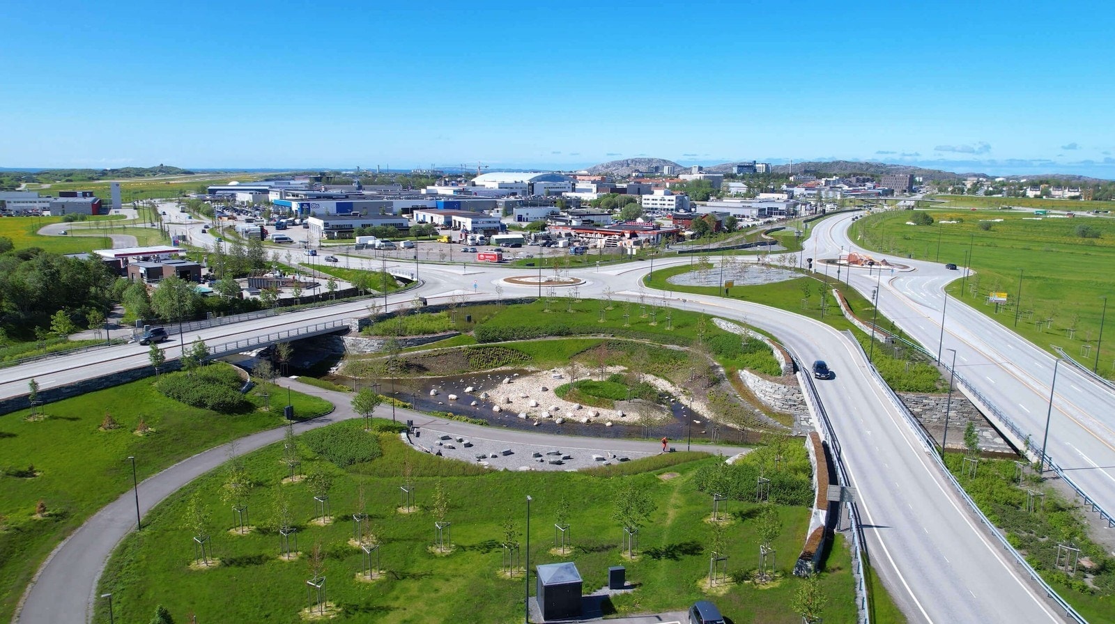 Eiendommen er i nær tilknytning Elveparken som byr på varierte opplevelser og binder Bodømarka sammen med kysten. Galleribilde