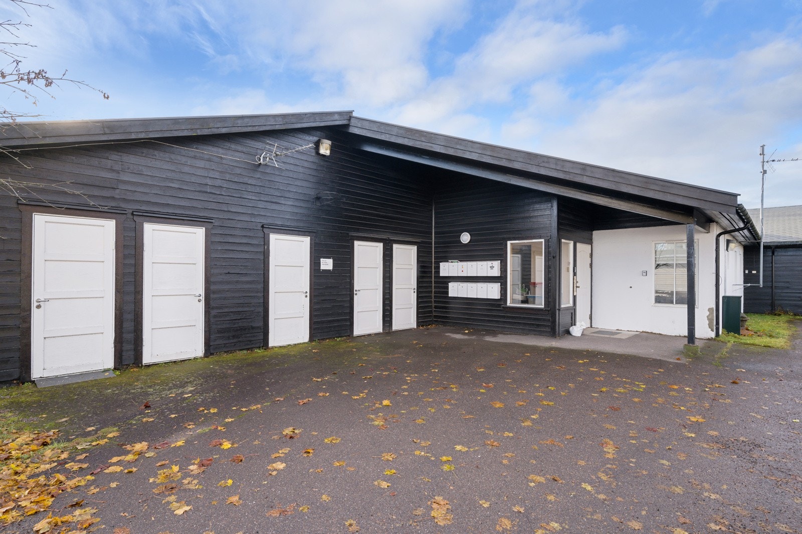 Utvendig sportsbod følger leiligheten Galleribilde