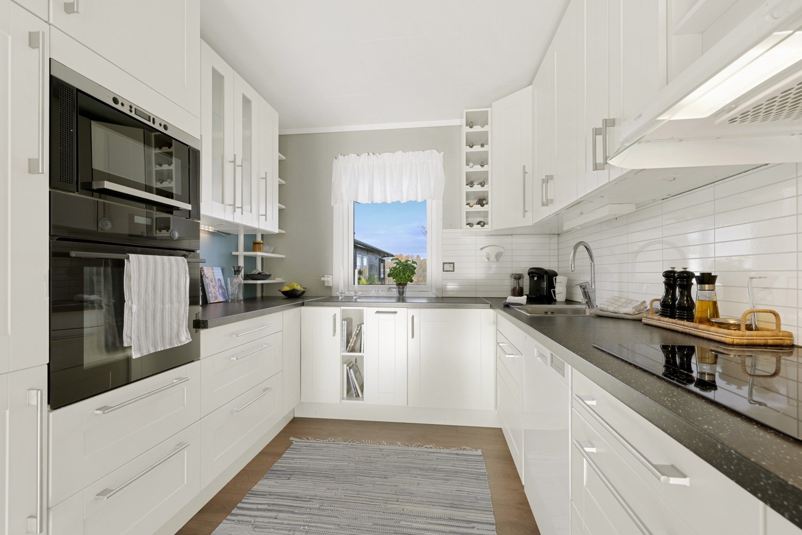 Lekker Ikea innredning med integrerte hvitevarer Galleribilde