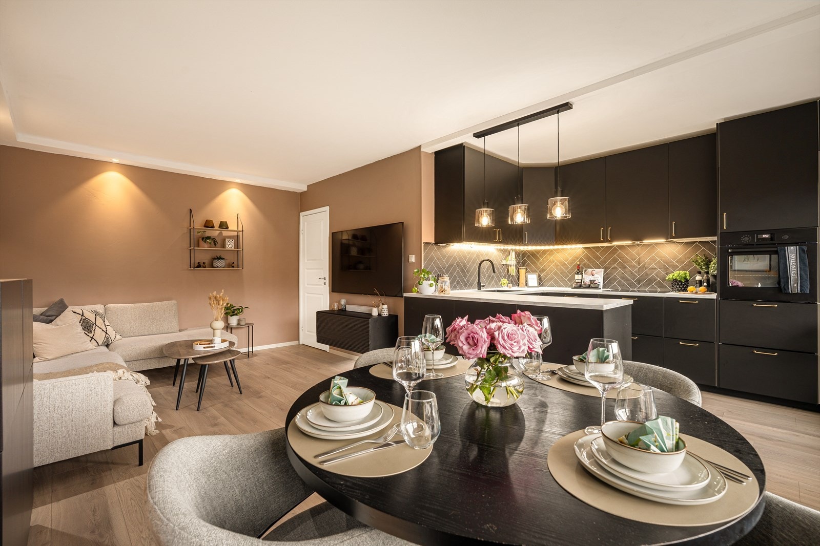 Aktiv eiendomsmegling v/Torbjørn Folgerø har gleden av å presentere Elvenesvegen 4! Galleribilde