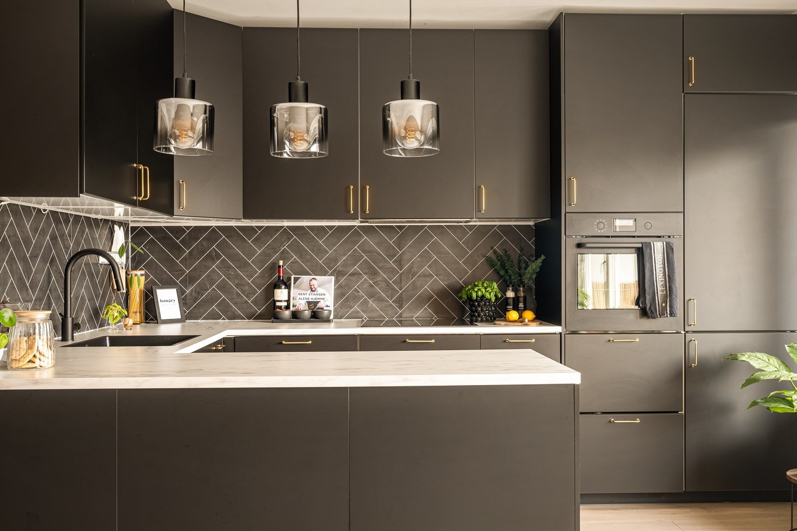 Nytt kjøkken og hvitevarer montert i perioden 2021-2022. Galleribilde