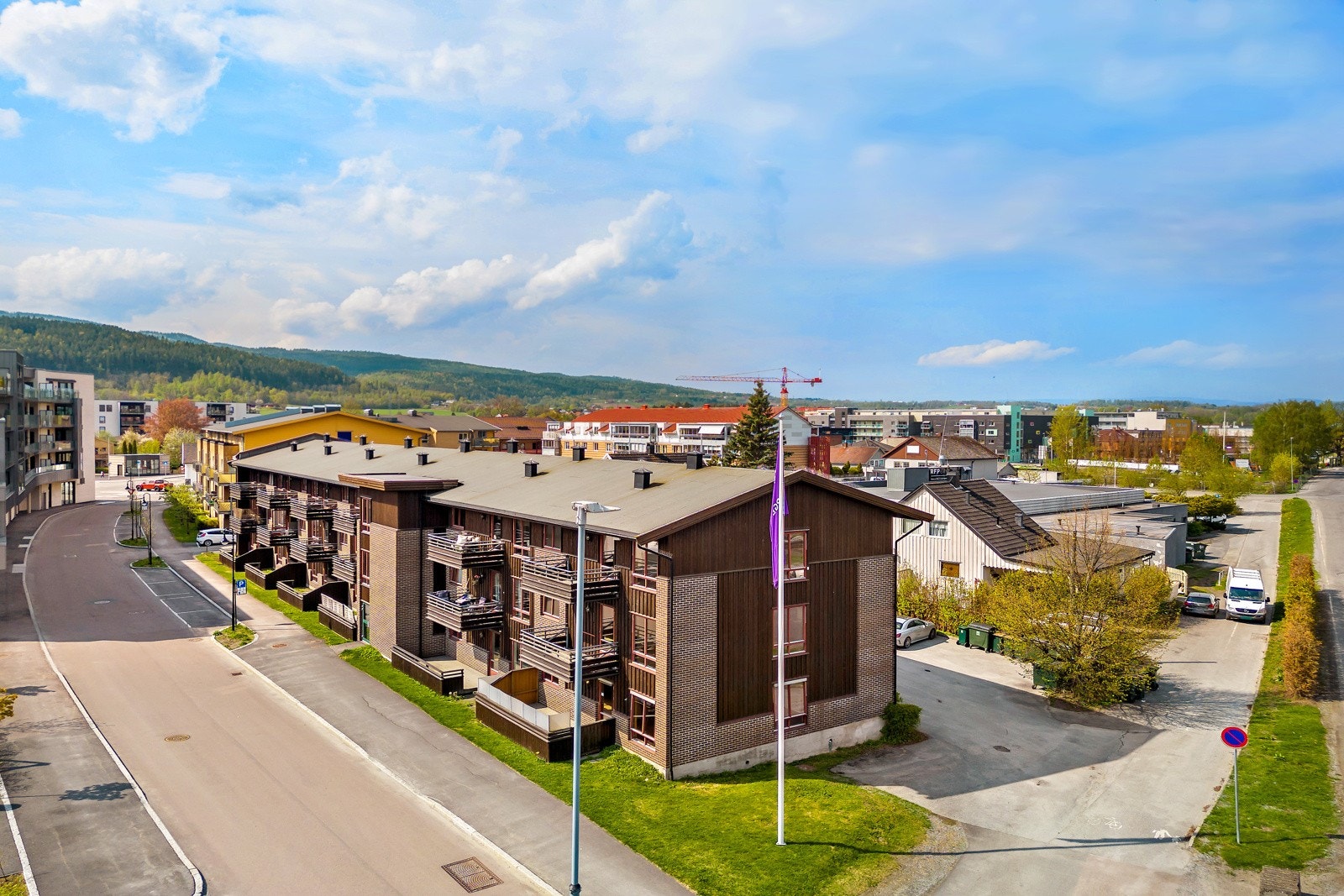 Romslig balkong - muligheter for å kjøpe av biloppstillingsplass Galleribilde