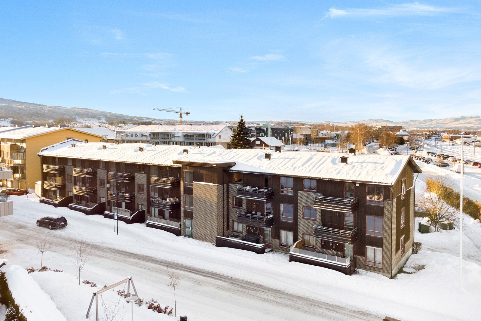 Moderne leilighetsbygg i teglstein/tre med mindre vedlikehold Galleribilde