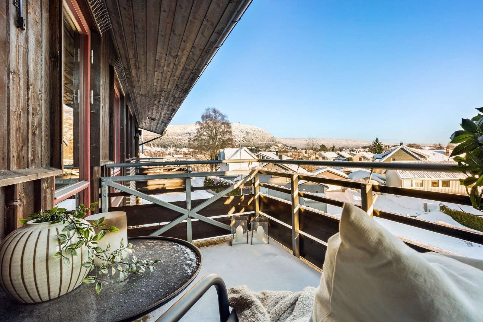 Nyoppusset tiltalende 2-roms leilighet i Hagehuset borettslag med balkong Galleribilde