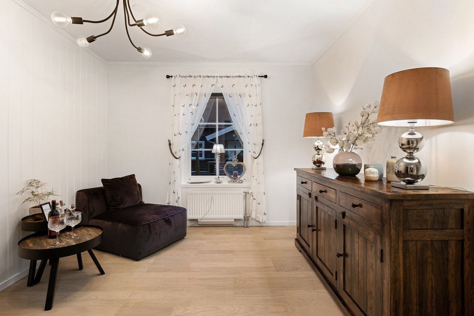 Soverom 2 kan brukes som en tv-stue, barne-/gjesterom, kontor eller lignende. Galleribilde