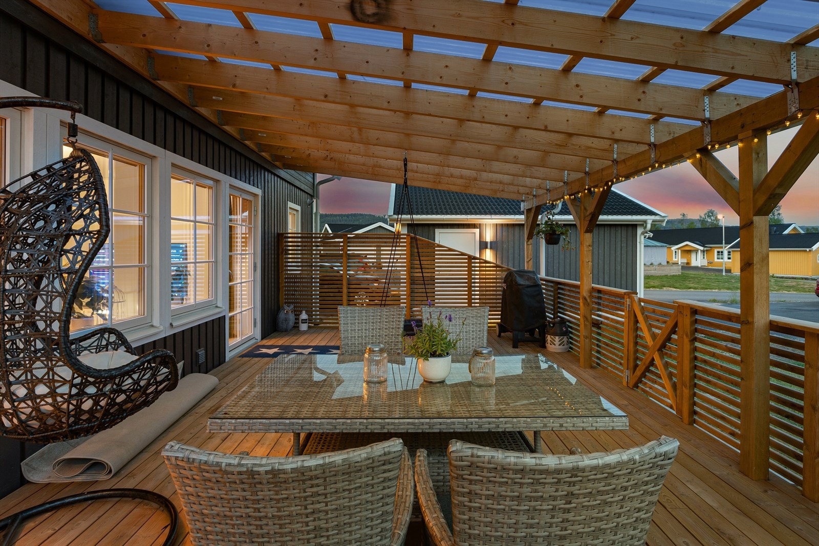 Terrassen fungerer som en fin forlenger av stuen. Galleribilde