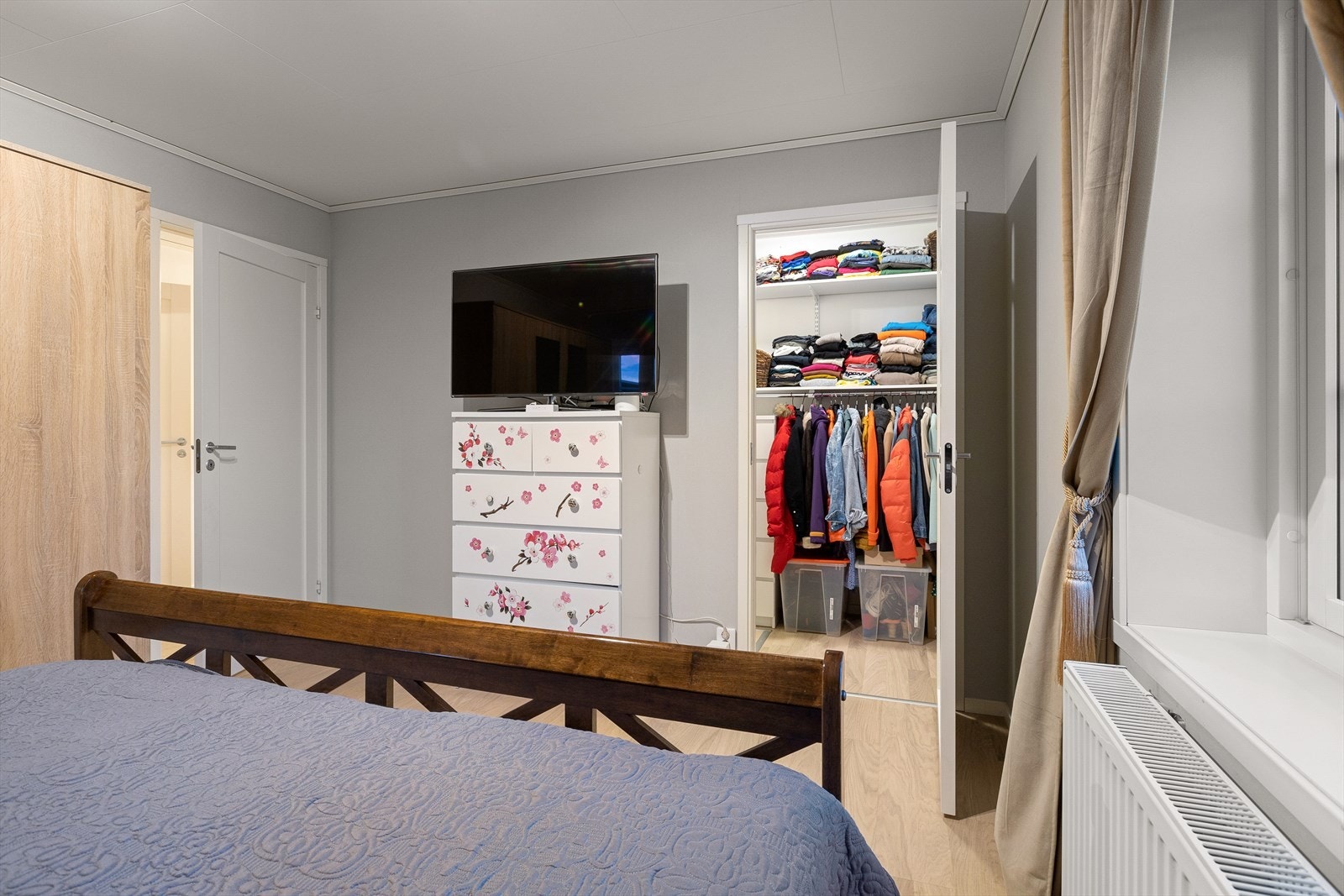 Rommet har også tilgang til en praktisk bod. Galleribilde