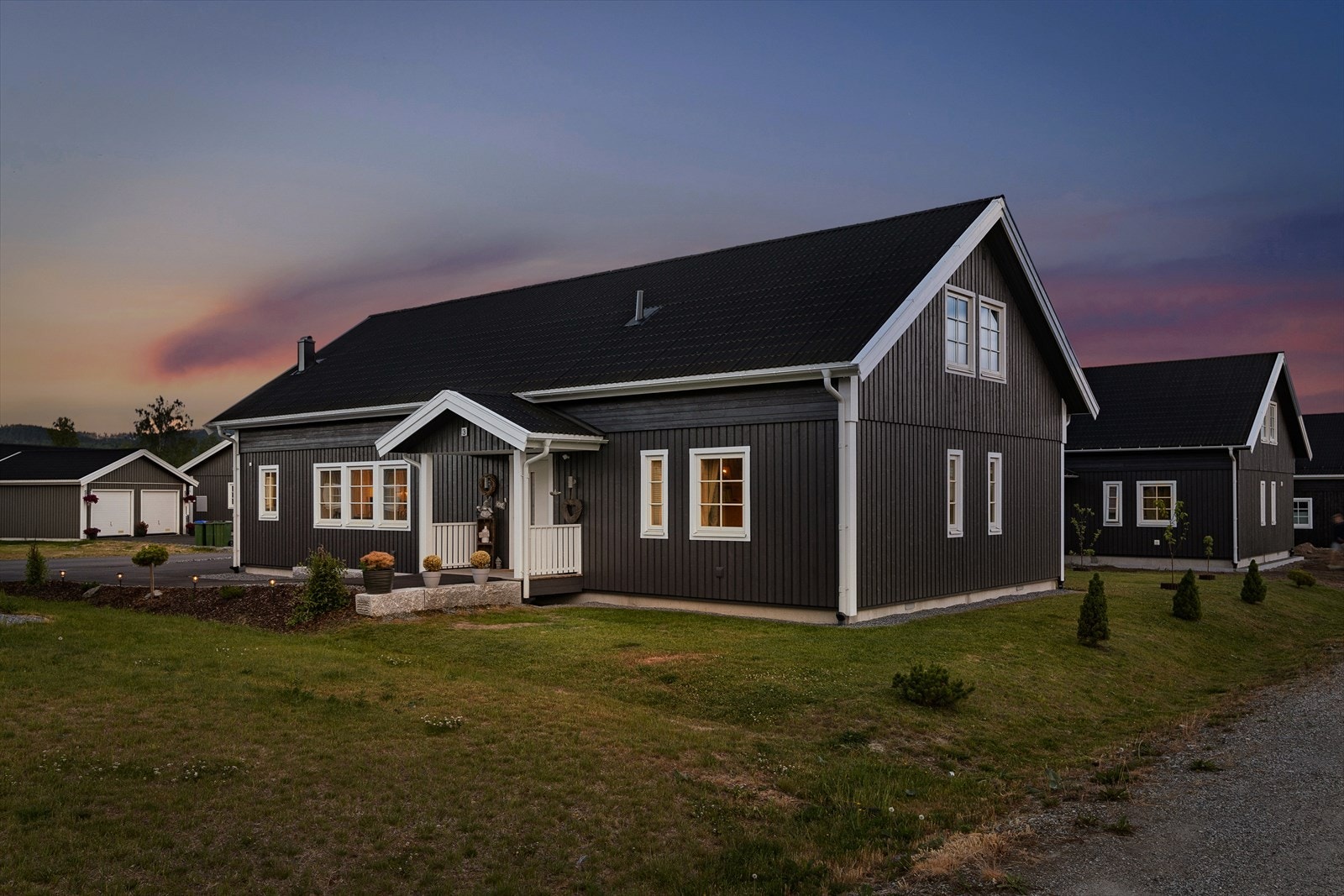 Velkommen til Vognvegen 3, og denne innbydende og moderne eneboligen med flott beliggenhet! Galleribilde