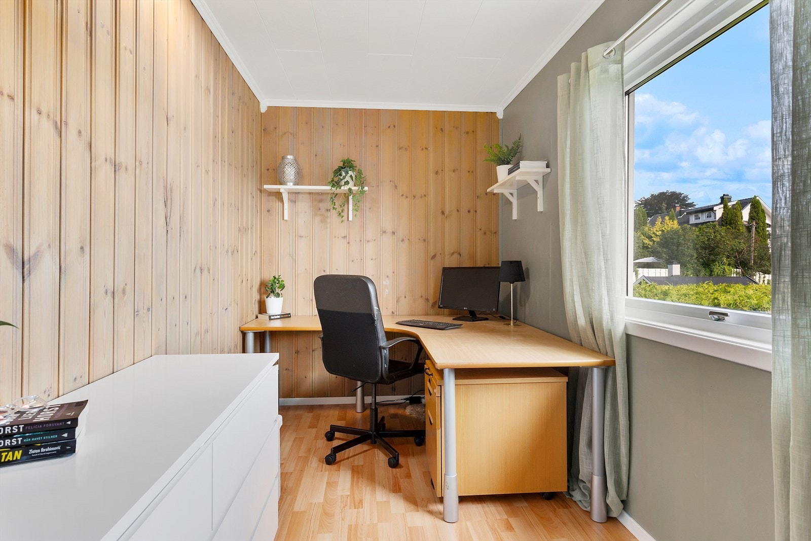 Soverom nr. 4 er i dag innredet som kontor. Galleribilde
