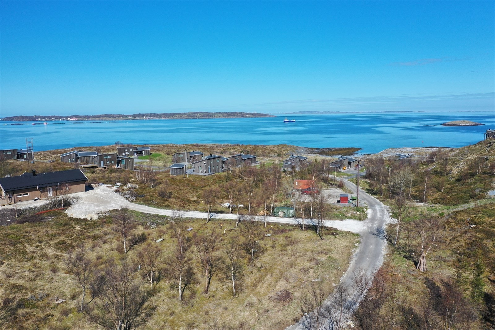 Frem til tomten er det lagt både vann, avløp og strøm. Galleribilde