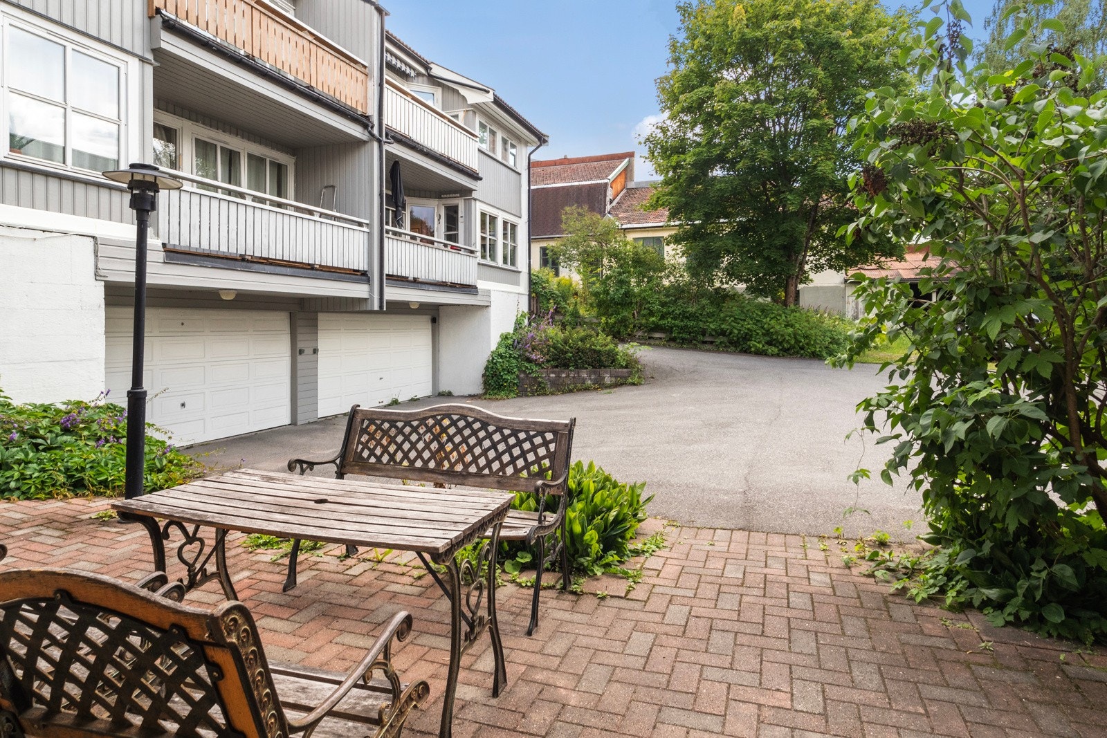 Koselig bakgård Galleribilde