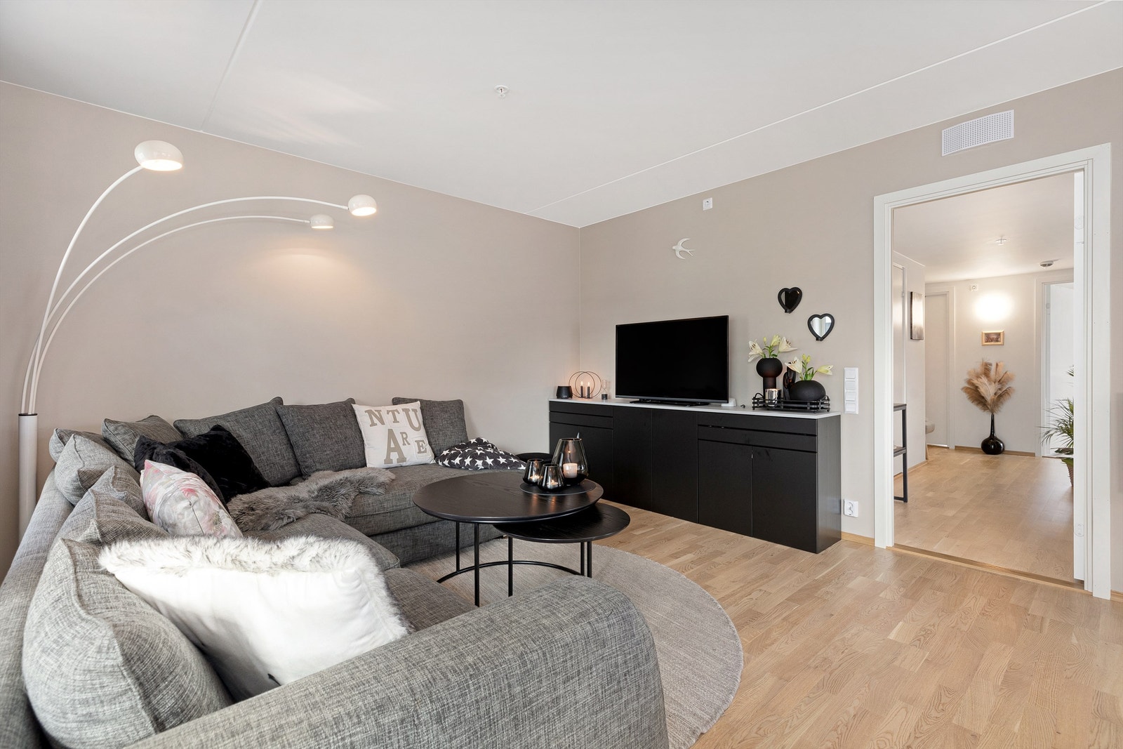 Leiligheten blir varmet opp med fjernvarme og har et godt inneklima med balansert ventilasjon Galleribilde