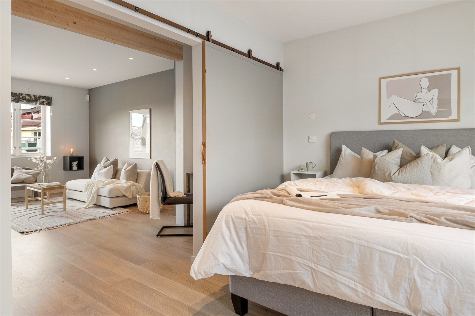 Soverom med garderobe er 14,4 kvm. Galleribilde