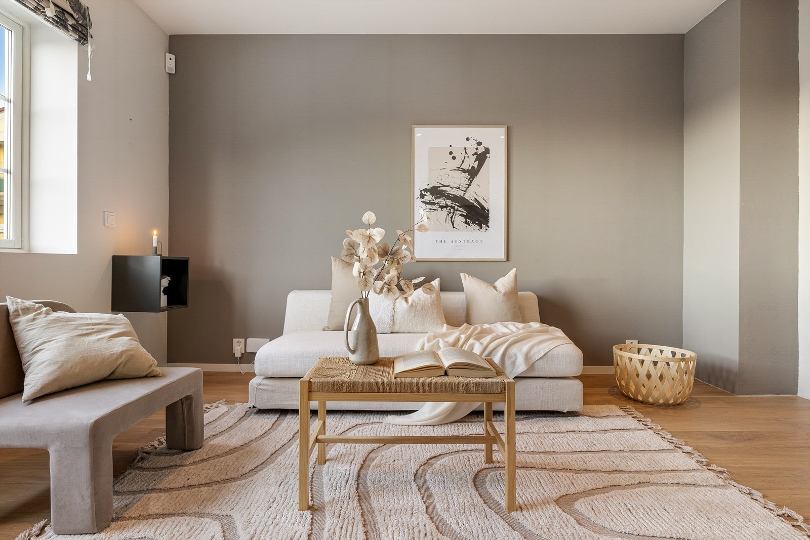 En moderne og delikat leilighet med balkong og vestvendt beliggenhet. Galleribilde