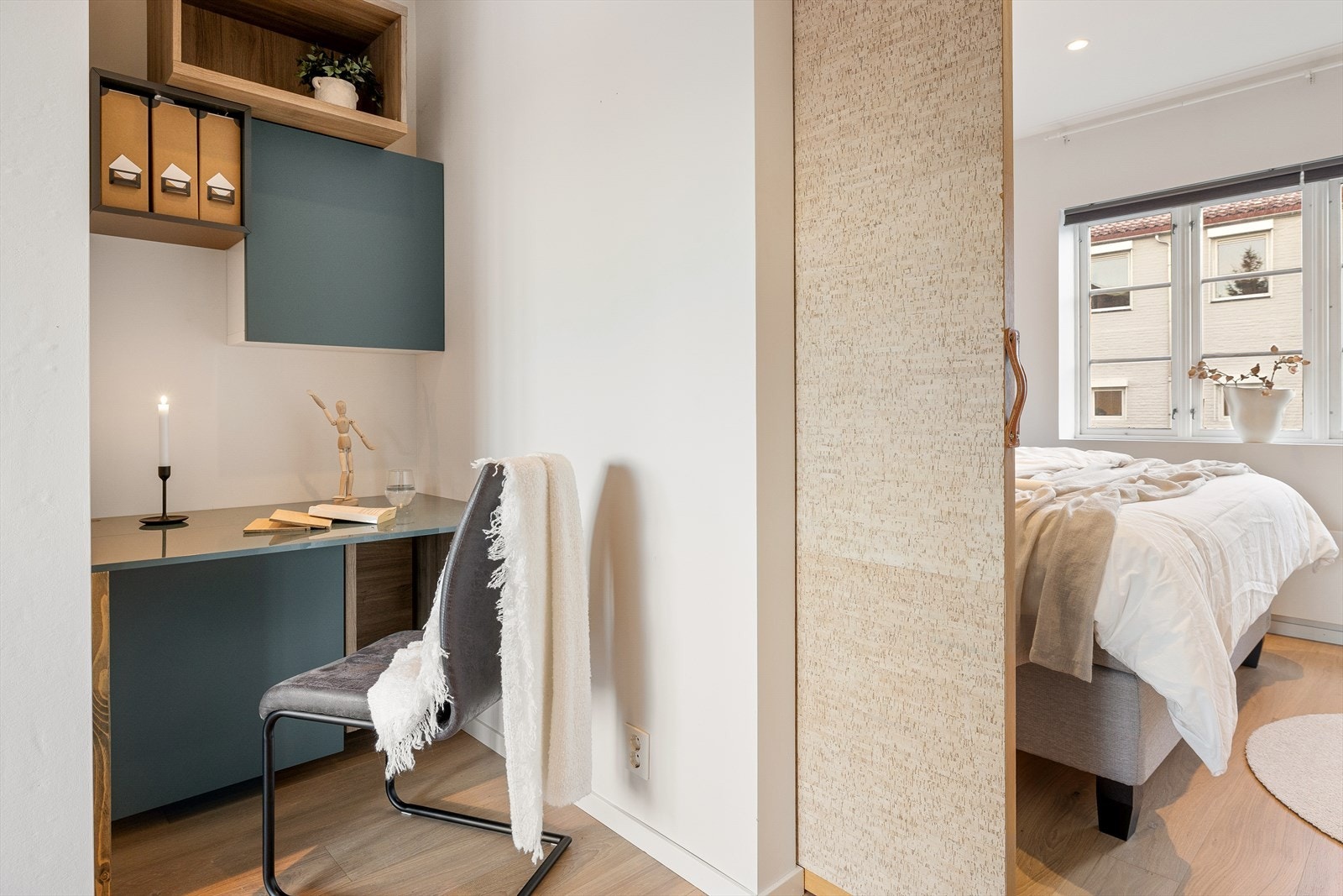 Dekorativ skyvedør mot soverom. Galleribilde