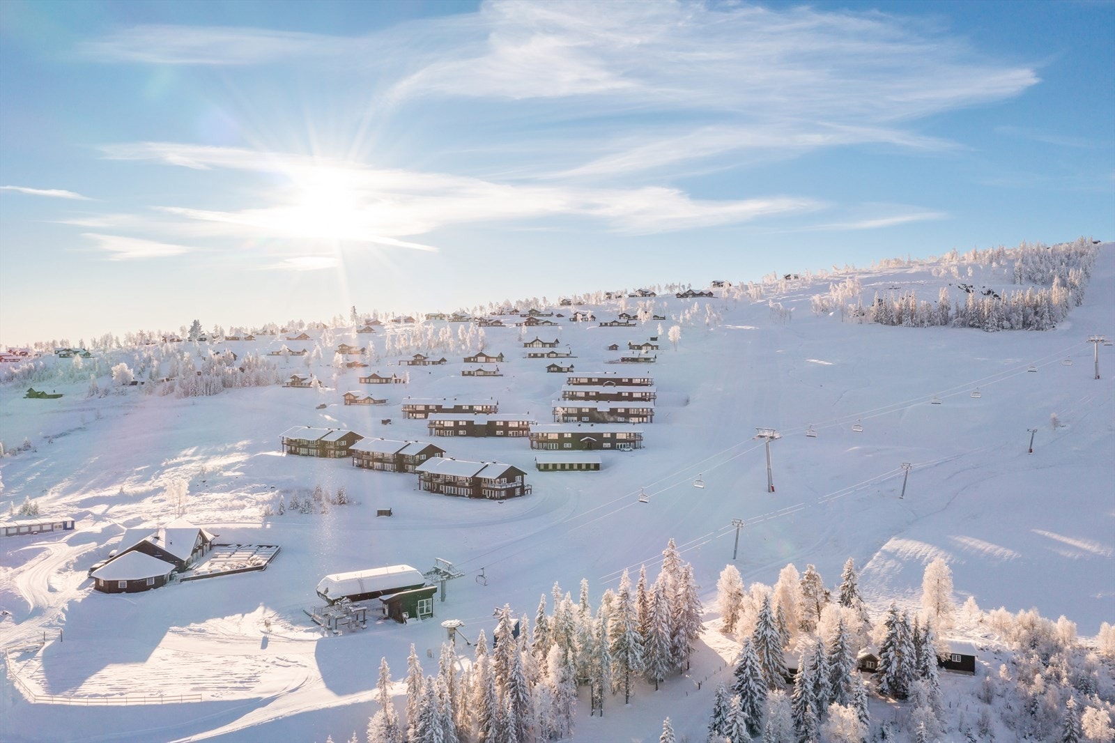Leiligheten har ski inn/ski ut på både alpint og langrenn. Galleribilde