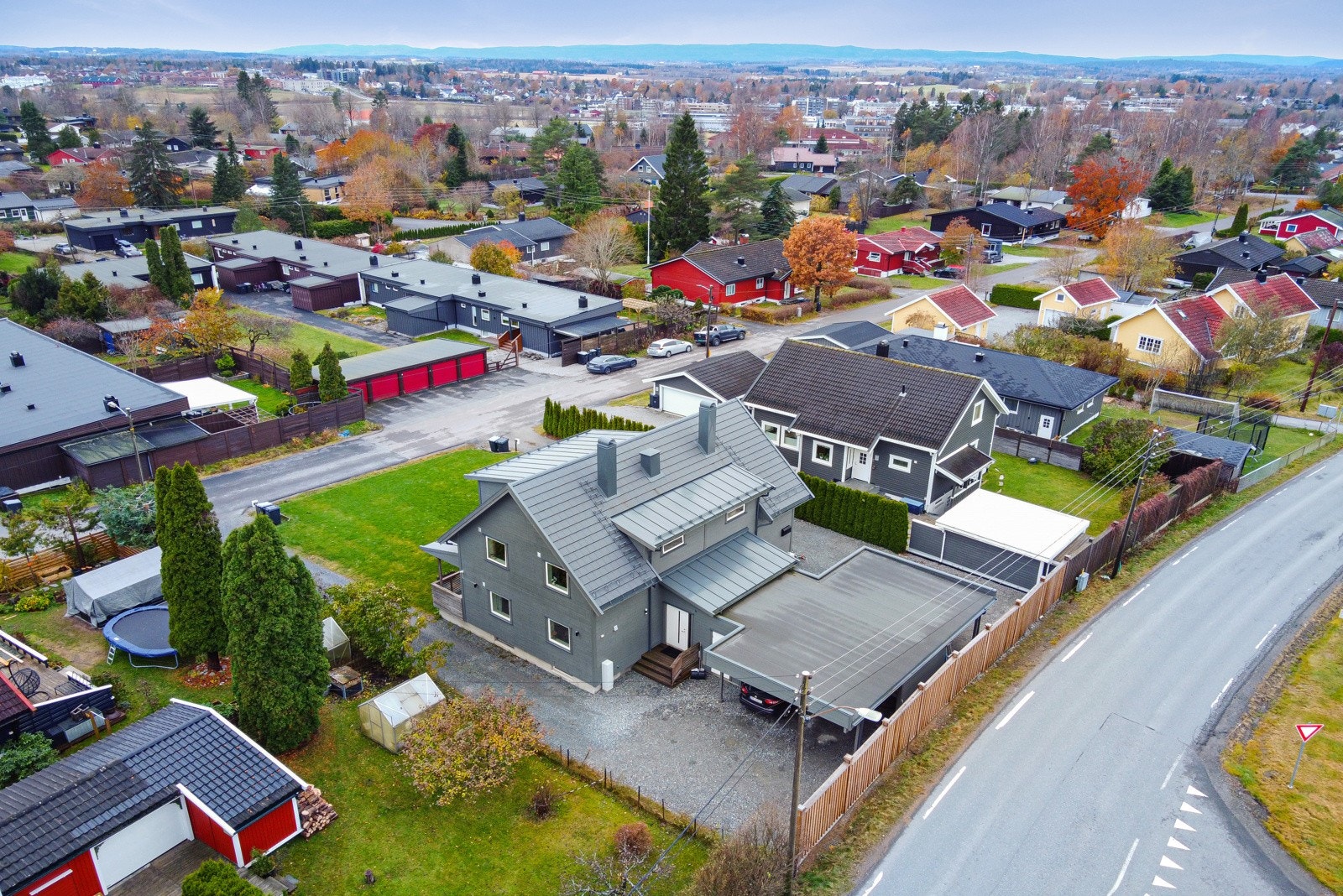 1/2 part 2-mannsbolig like ved Rustad Skole Galleribilde