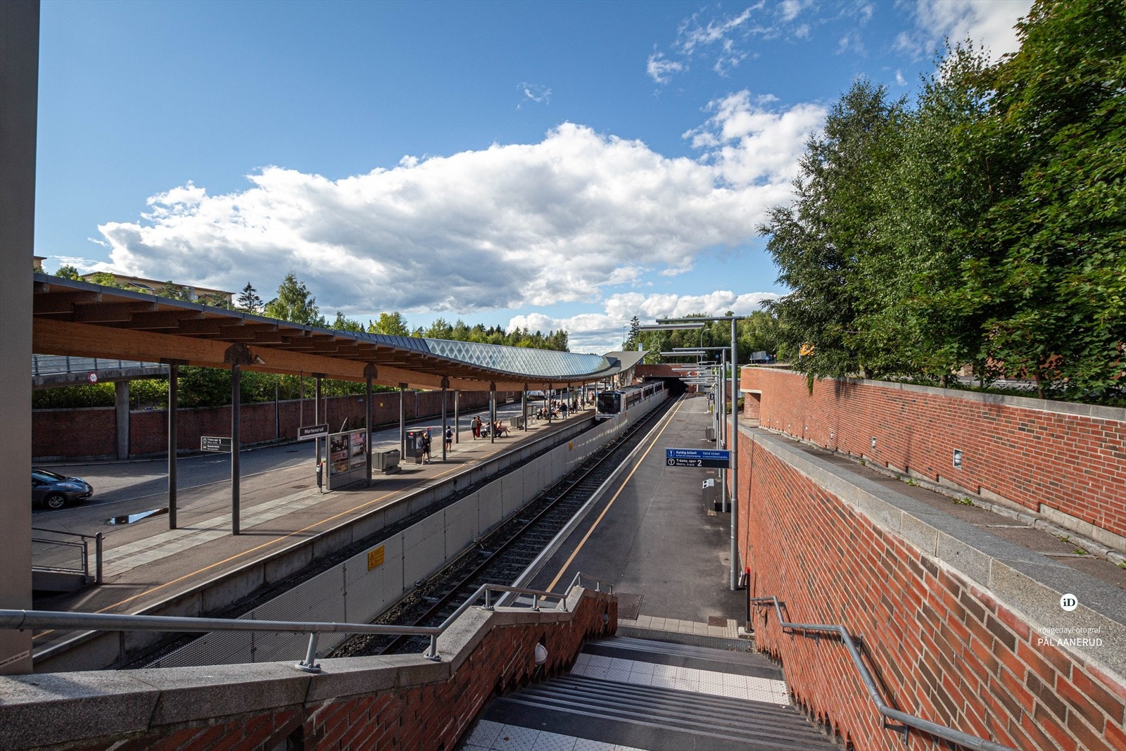 T-bane stasjon på Mortensrud ligger ca. 18 min gange fra boligen. Galleribilde