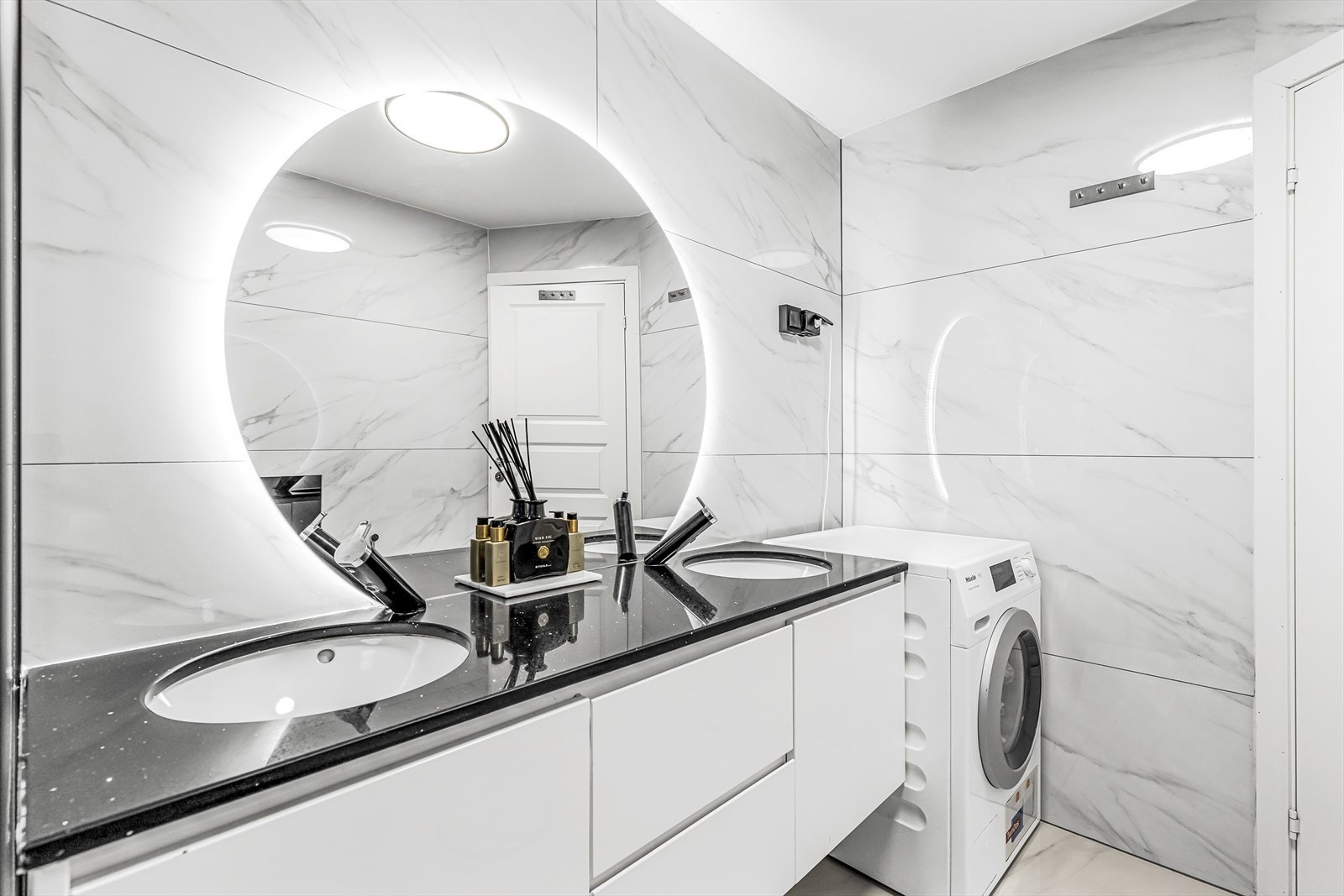 Opplegg for vaskemaskin. Galleribilde