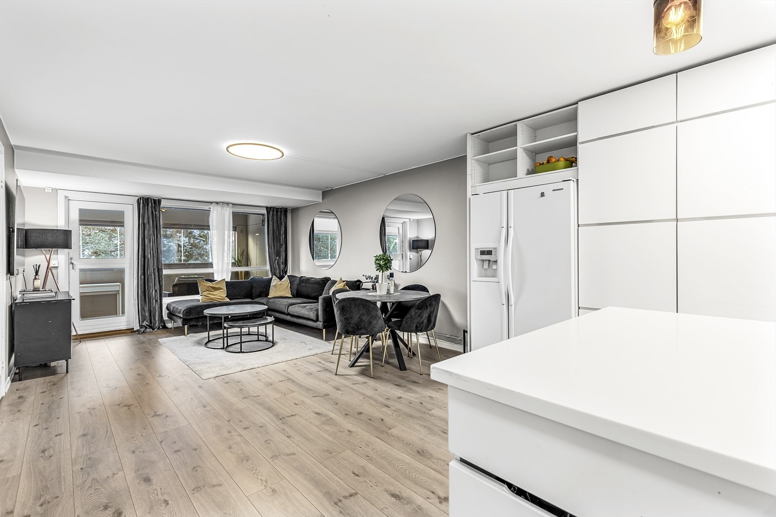 Alle innvendige overflater ble pusset opp i 2022/2023 og leiligheten bærer nå et helhetlig og moderne preg. Galleribilde