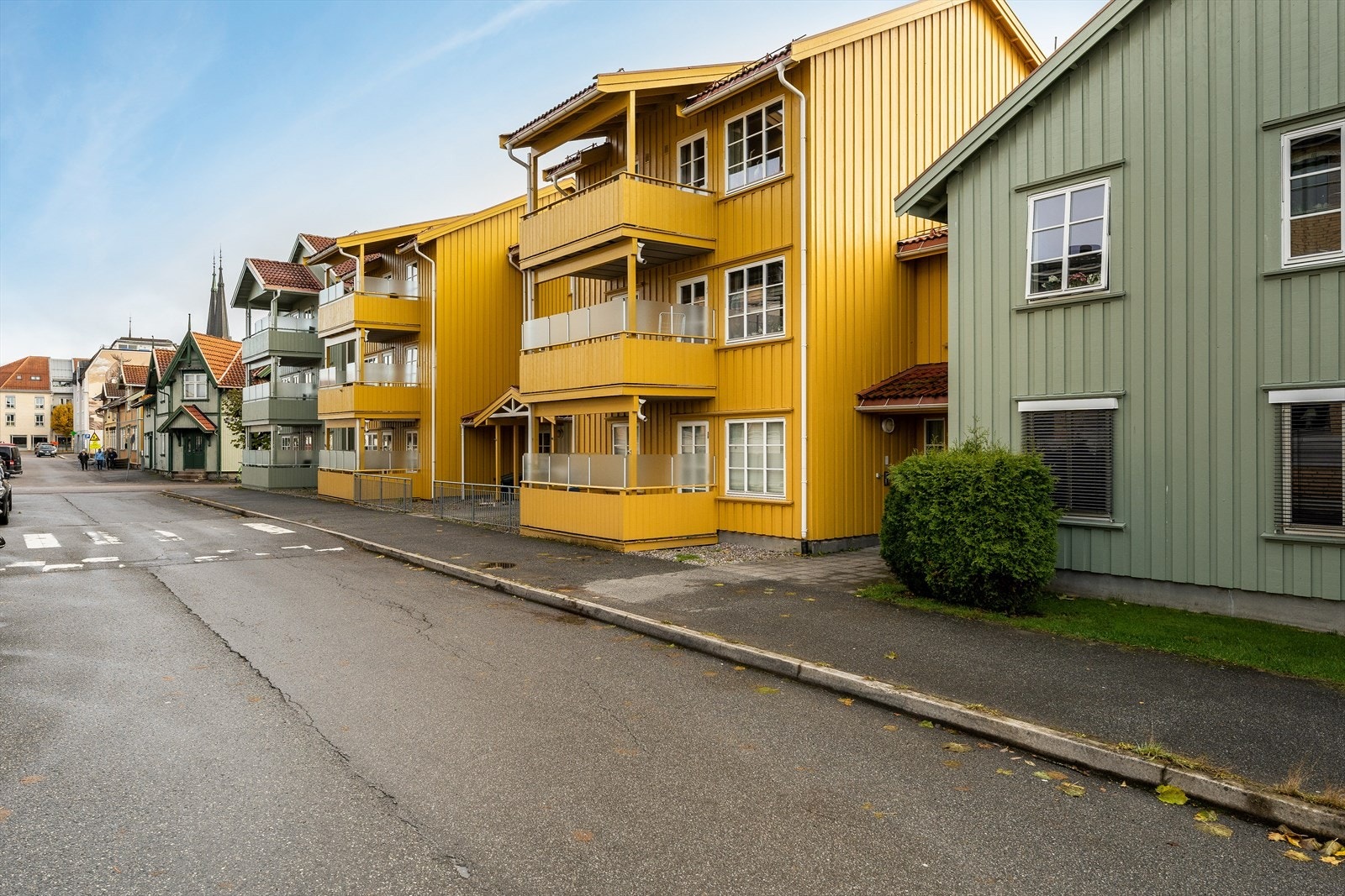 Leiligheten ligger sentralt på Lie, rolig og tilbaketrukket med gangavstand til Lietorvet, Lie Bydelshus og aktivitetssenter. Galleribilde