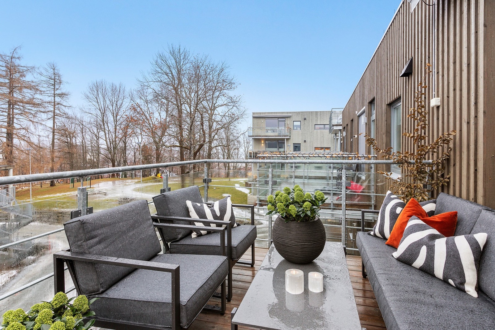 Flott balkong uten overbygg på 15 kvm. Galleribilde