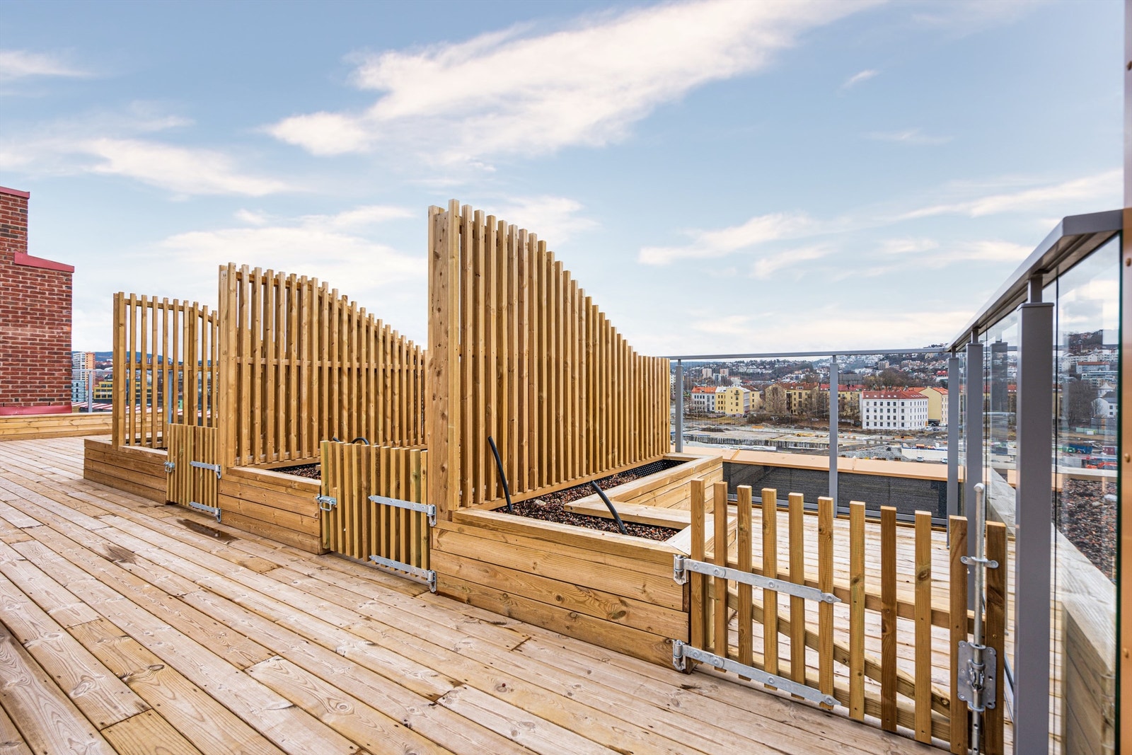 Her oppe er det sol hele dagen og flott utsyn over Middelalderparken og mot Ekeberg. Galleribilde