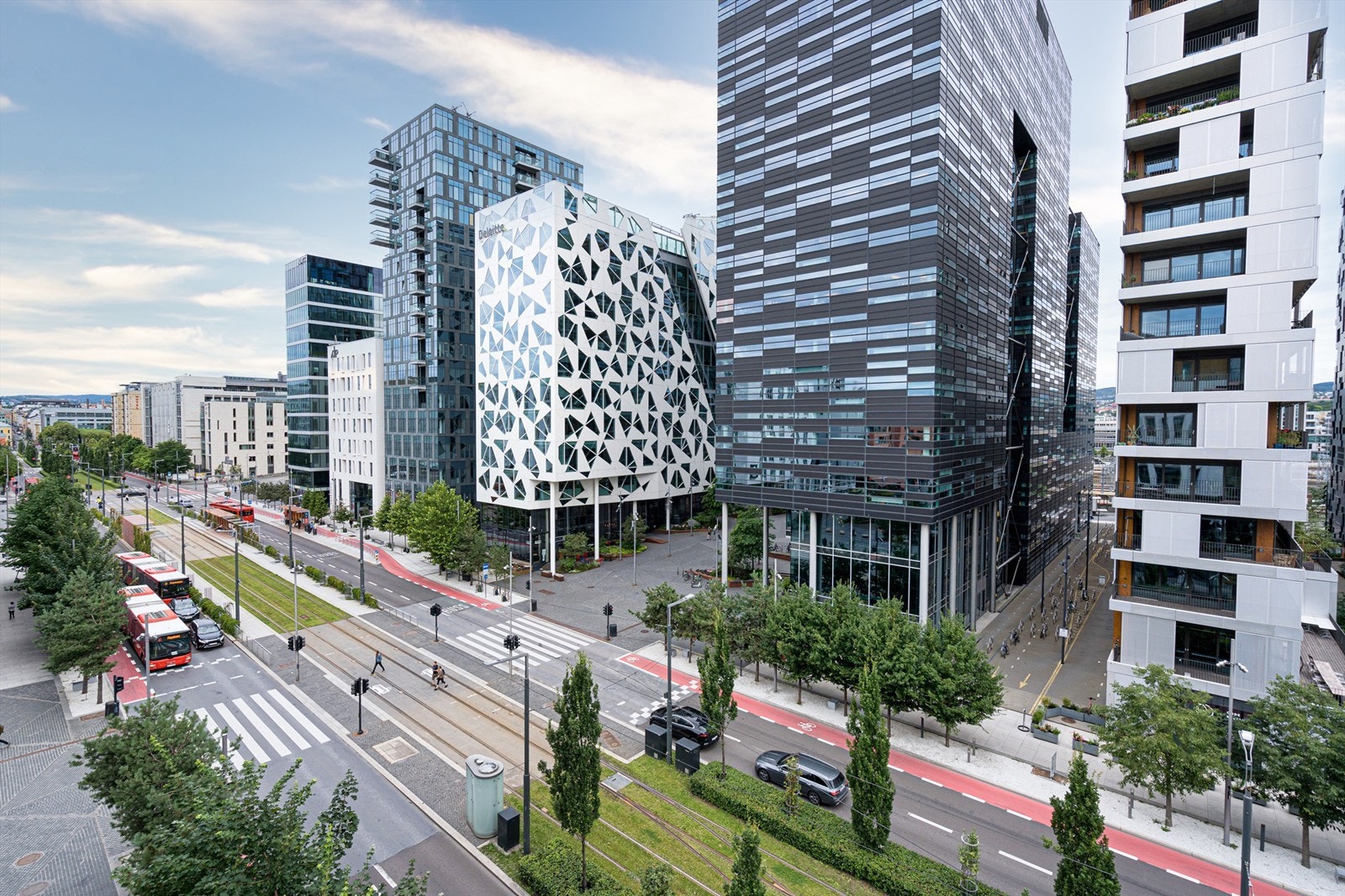 Nabolaget | Barcode huser flere ledende nasjonale og internasjonale virksomheter, og rundt 10 000 mennesker jobber her på daglig basis. I tillegg finner man blant annet restauranter, dagligvare, treningssenter og barnehage. Galleribilde