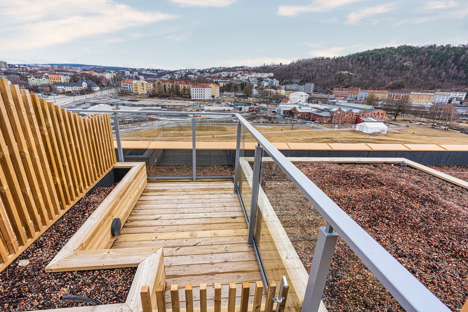 Leiligheten en egen privat parsellhage på ca. 5,6 m², som ligger på taket i 9. etasje. Galleribilde