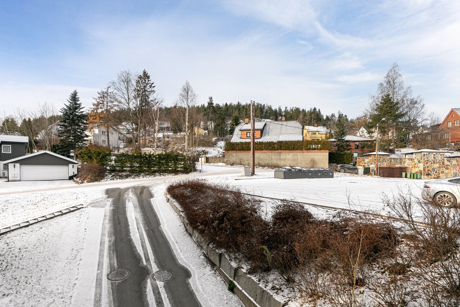 Leiligheten har nærliggende fasiliteter som kollektivtransport og kjøpesenter. Galleribilde