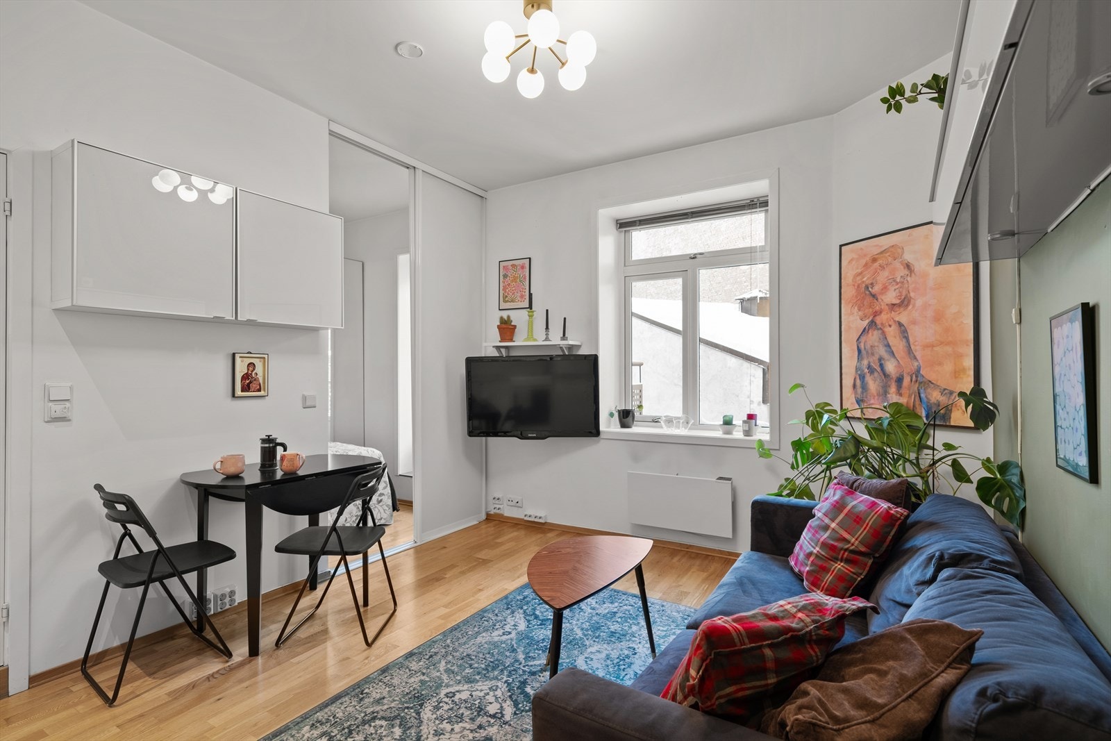 Hele leiligheten vender mot stille bakgård Galleribilde