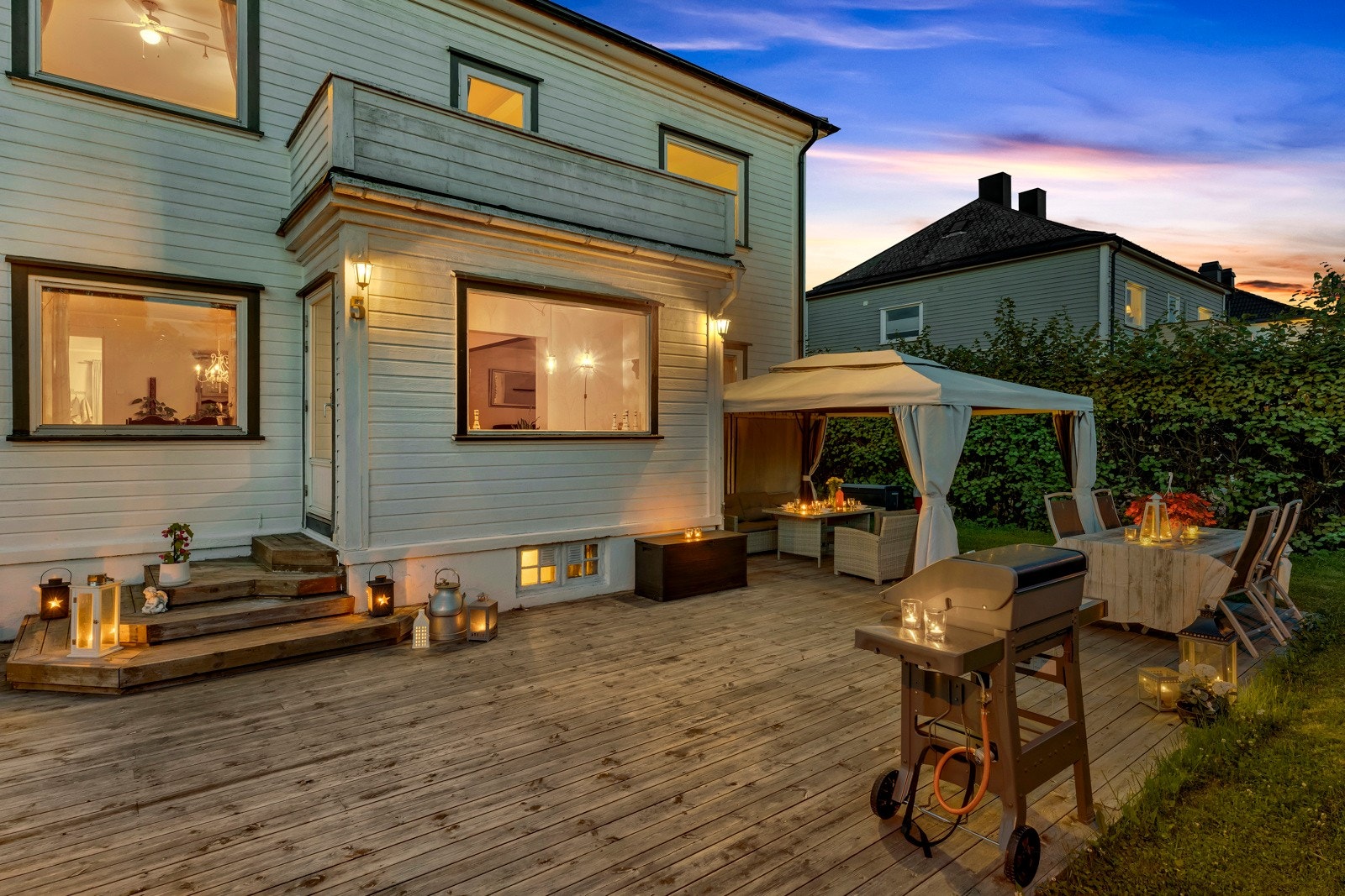 God plass til grill, lounge, spiseplass mm Galleribilde
