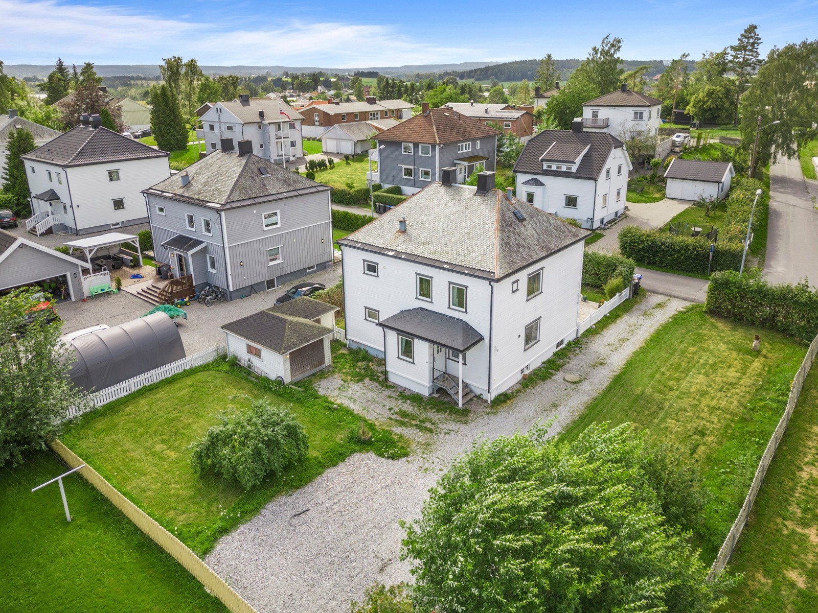 Stor og innholdsrik tomt med mange muligheter for utforming Galleribilde