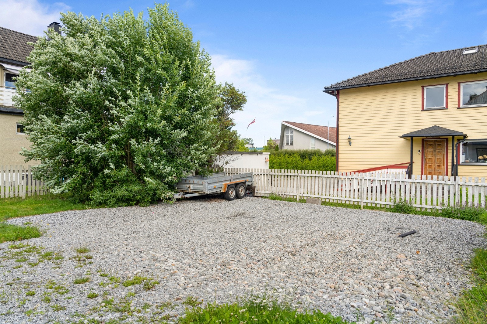 Klartgjort for garasje innerst på tomten. Galleribilde