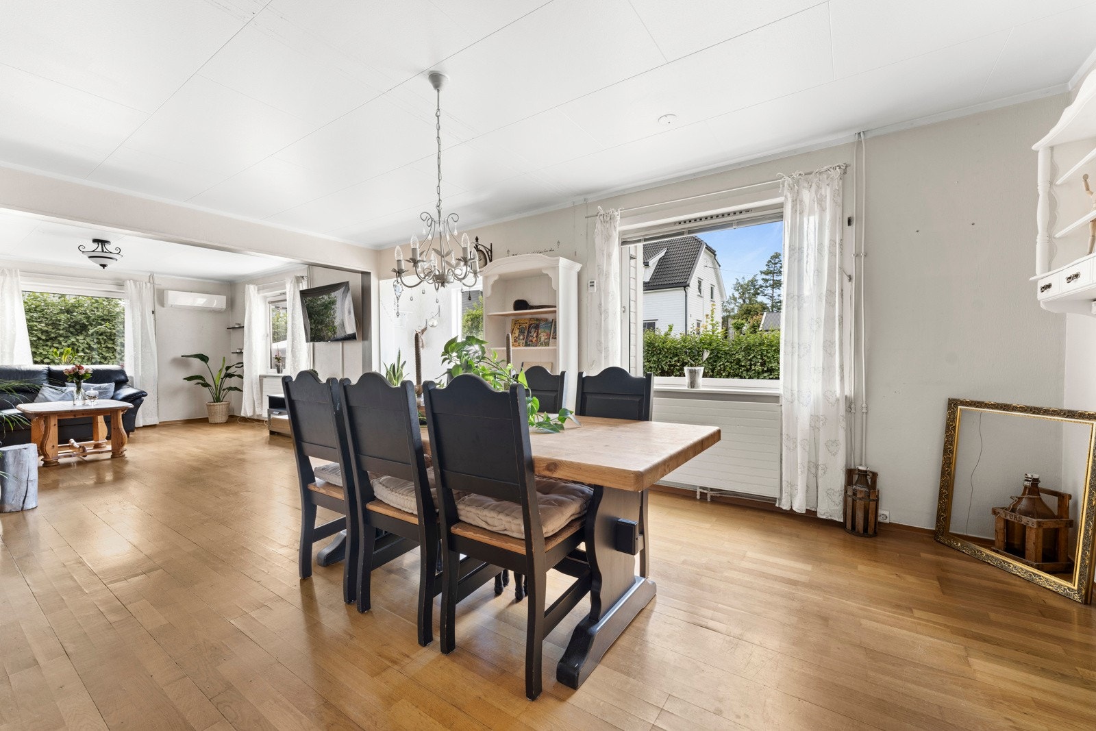 Stue/spiseplass Galleribilde