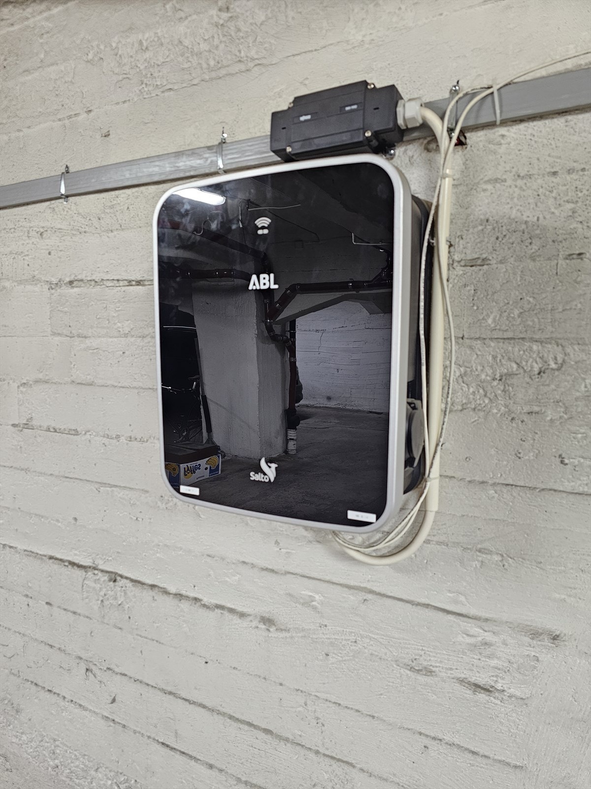 Borettslaget har parkeringsplasser til leie i oppvarmet garasjeanlegg som tildeles av styret etter ansiennitet Galleribilde