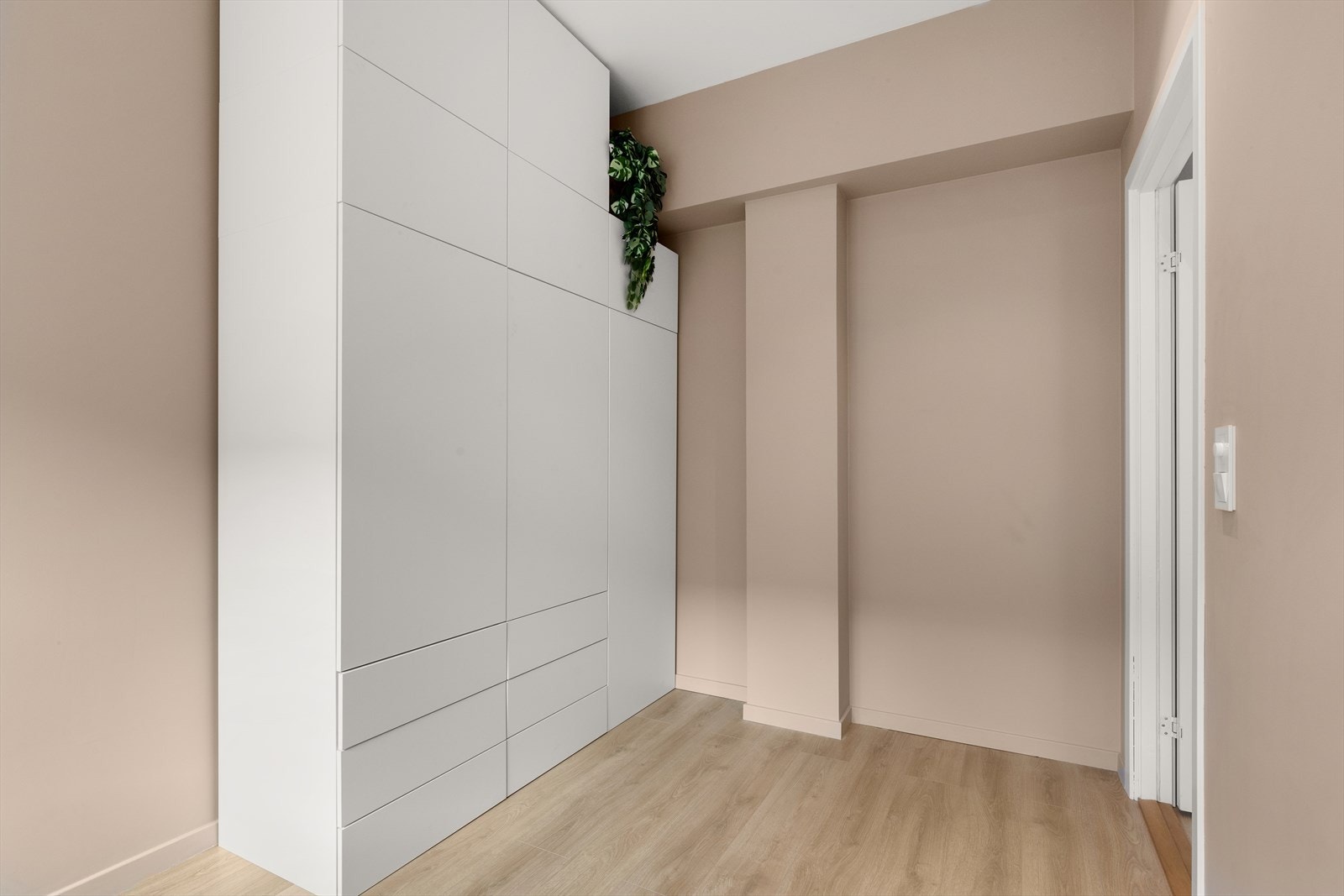 Rikelig med skapplass på hovedsoverommet. Galleribilde