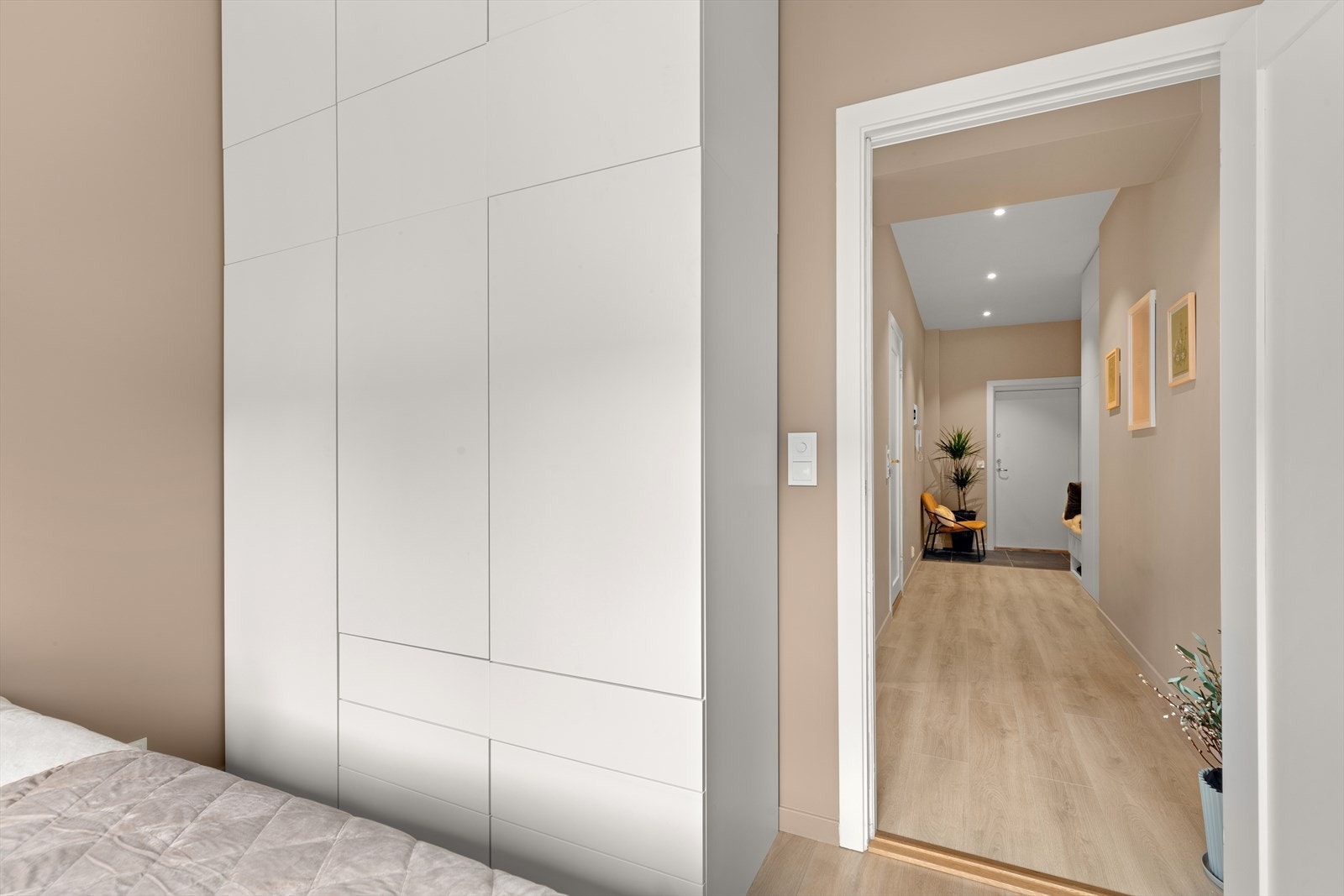 Gjestesoverommet har også god plass til garderobeskap. Galleribilde