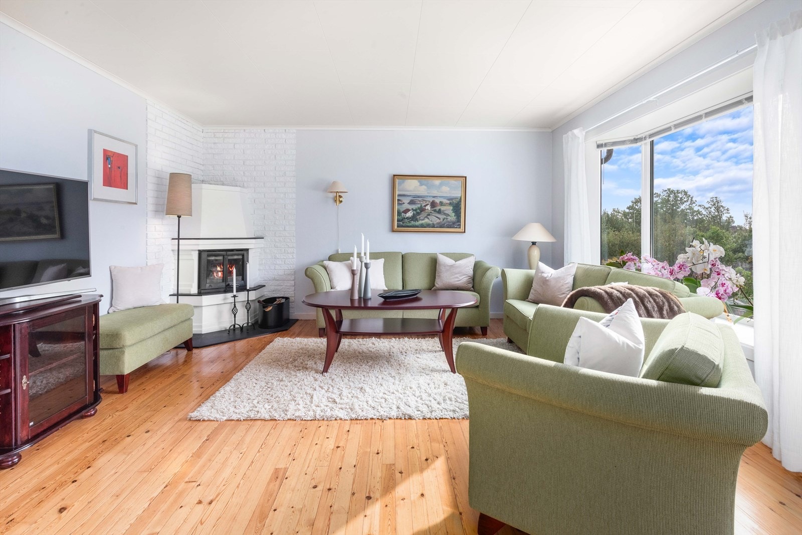 Peisen sørger for rikelig med varme. Varmepumpe installert i boligen Galleribilde