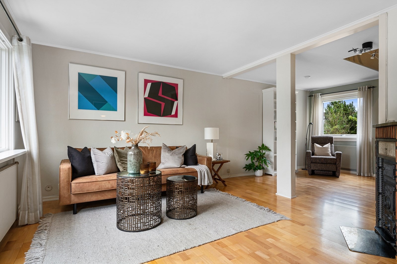 Stuen er malt i duse farger Galleribilde