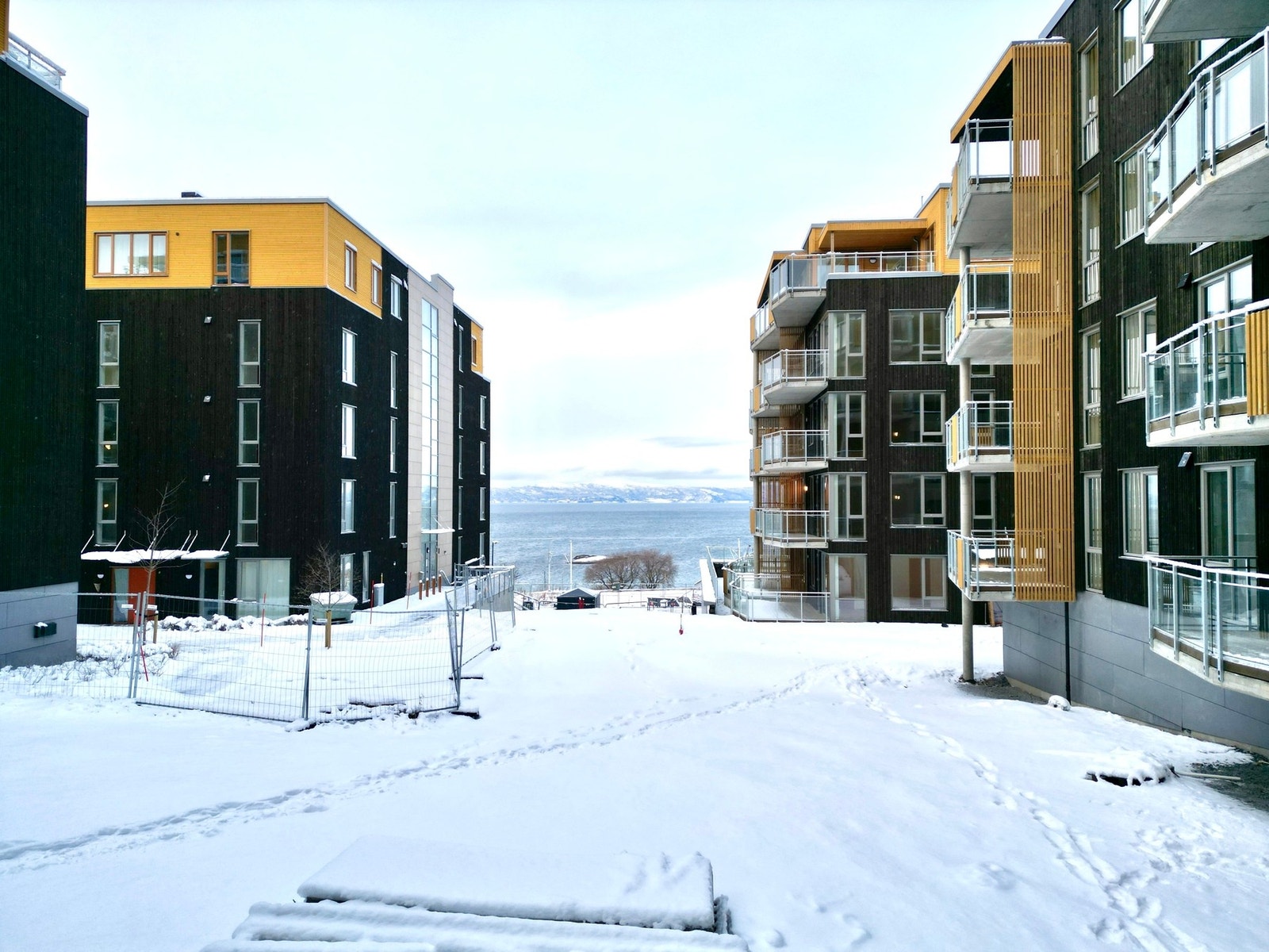 Fantastisk sjøutsikt fra balkongen. Innflyttingsklar! Galleribilde