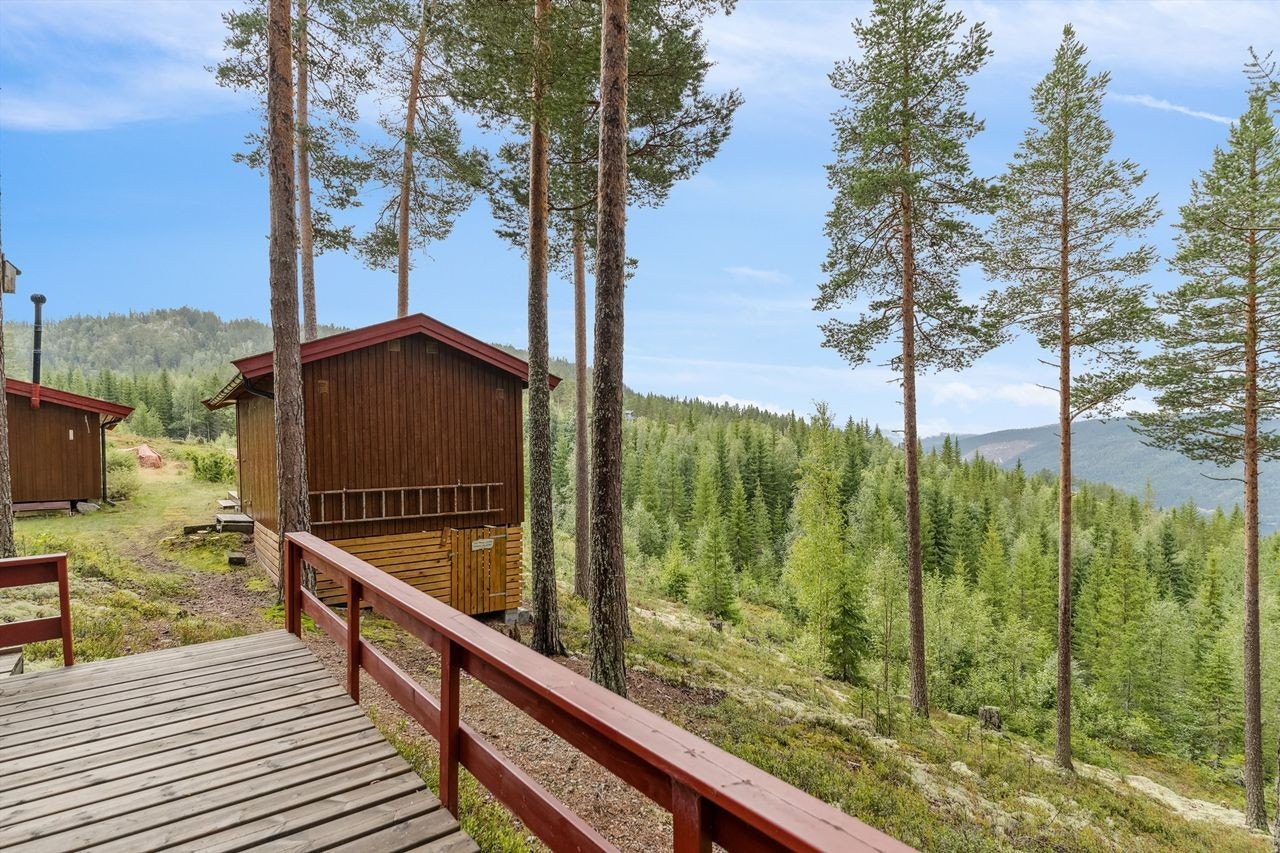 Fra terrasseplattingen tilknyttet bod og aggregathus. Galleribilde