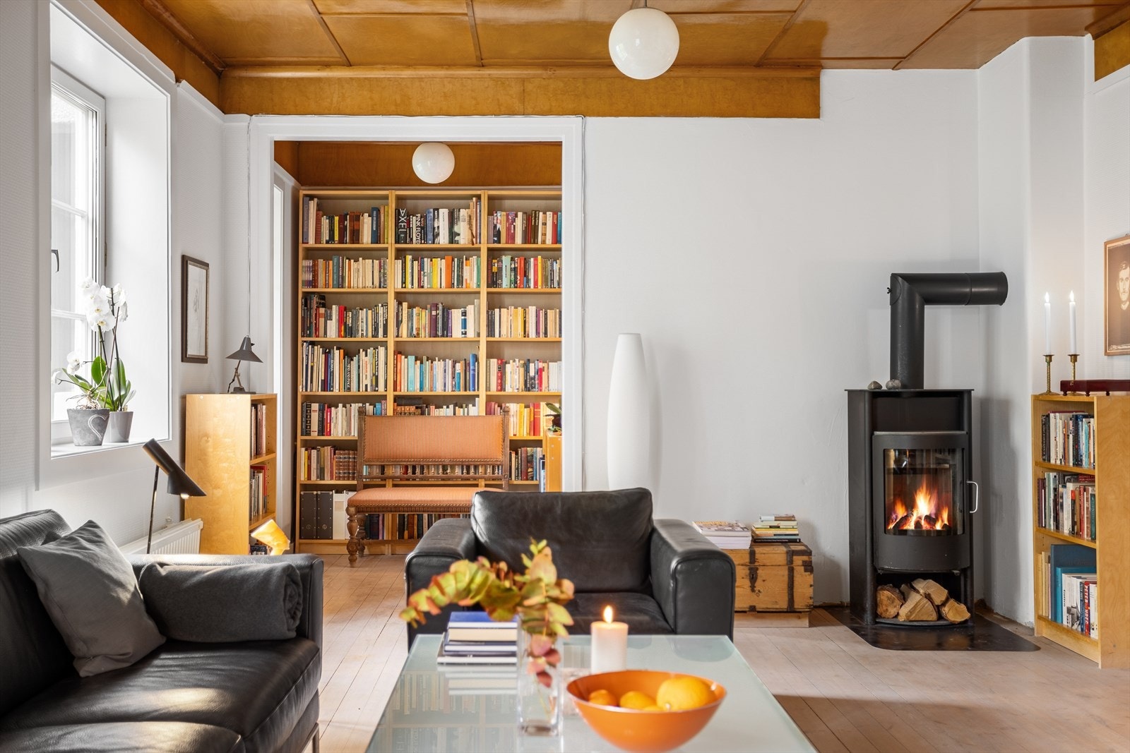 Boligen har nydelige, originale og klassiske detaljer som gir et sjarmerende preg. Galleribilde