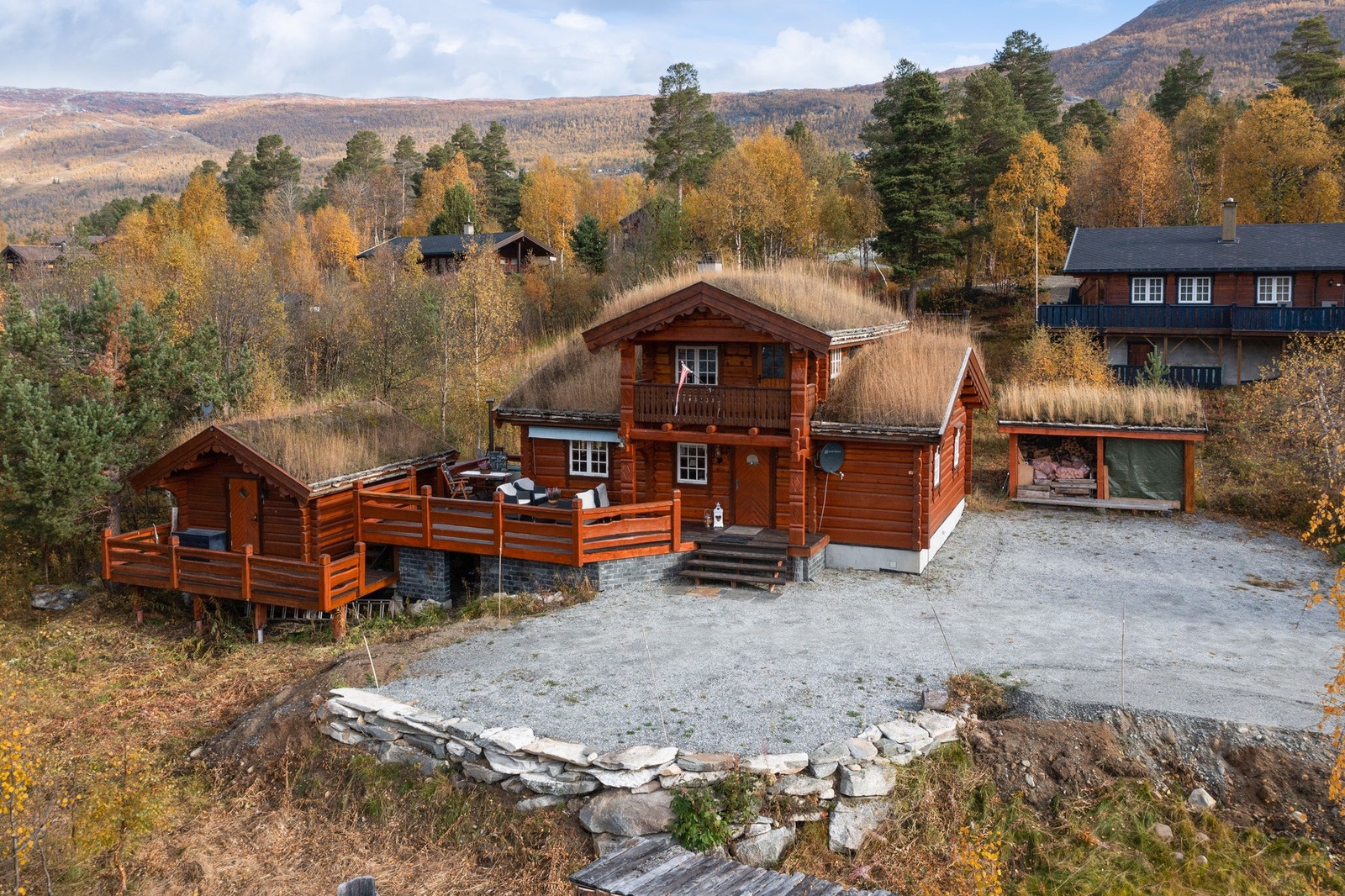 Eiendomsmegler 1 v/Ole-Marius Heggstad og Arnfinn Seim presenterer Lysbakkenvegen 44 - En flott hytte med anneks og god beliggenhet. Galleribilde