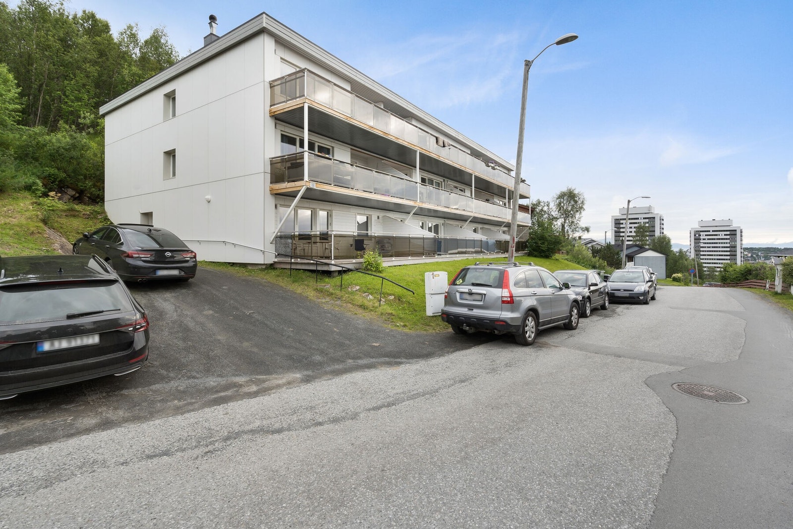 Elgveien 18 B er et veldrevet borettslag. Det er nylig lagt ny taktekking. Galleribilde