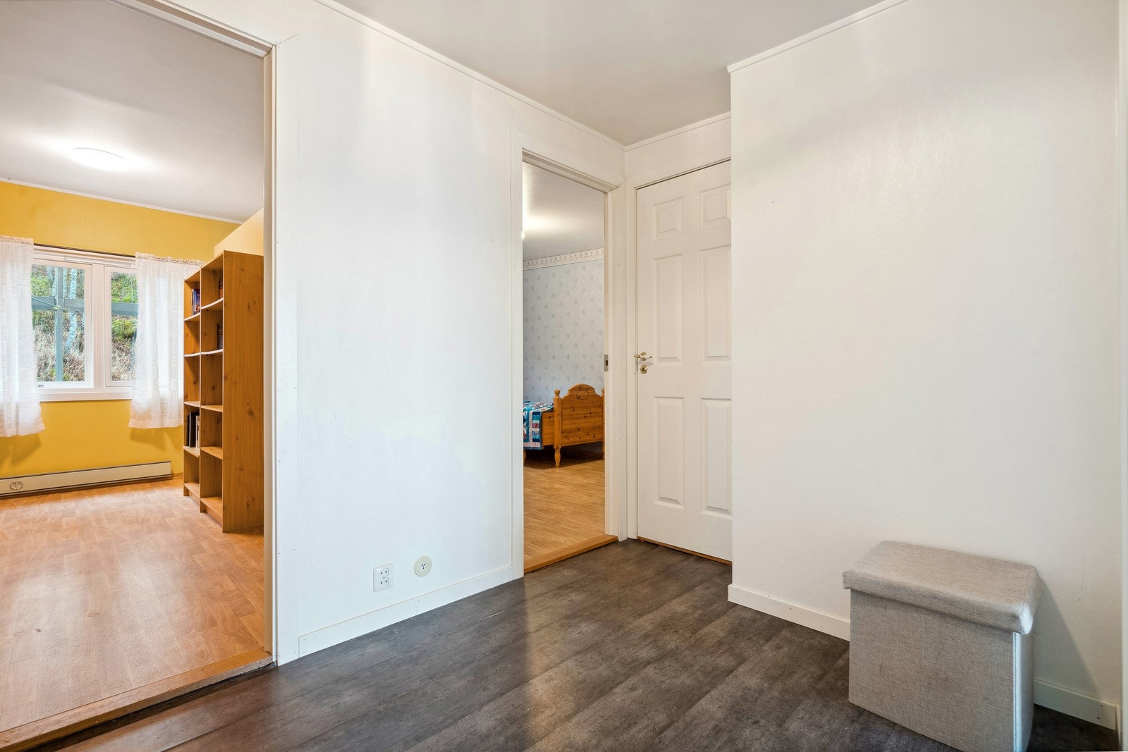 Hall mot soverommene Galleribilde
