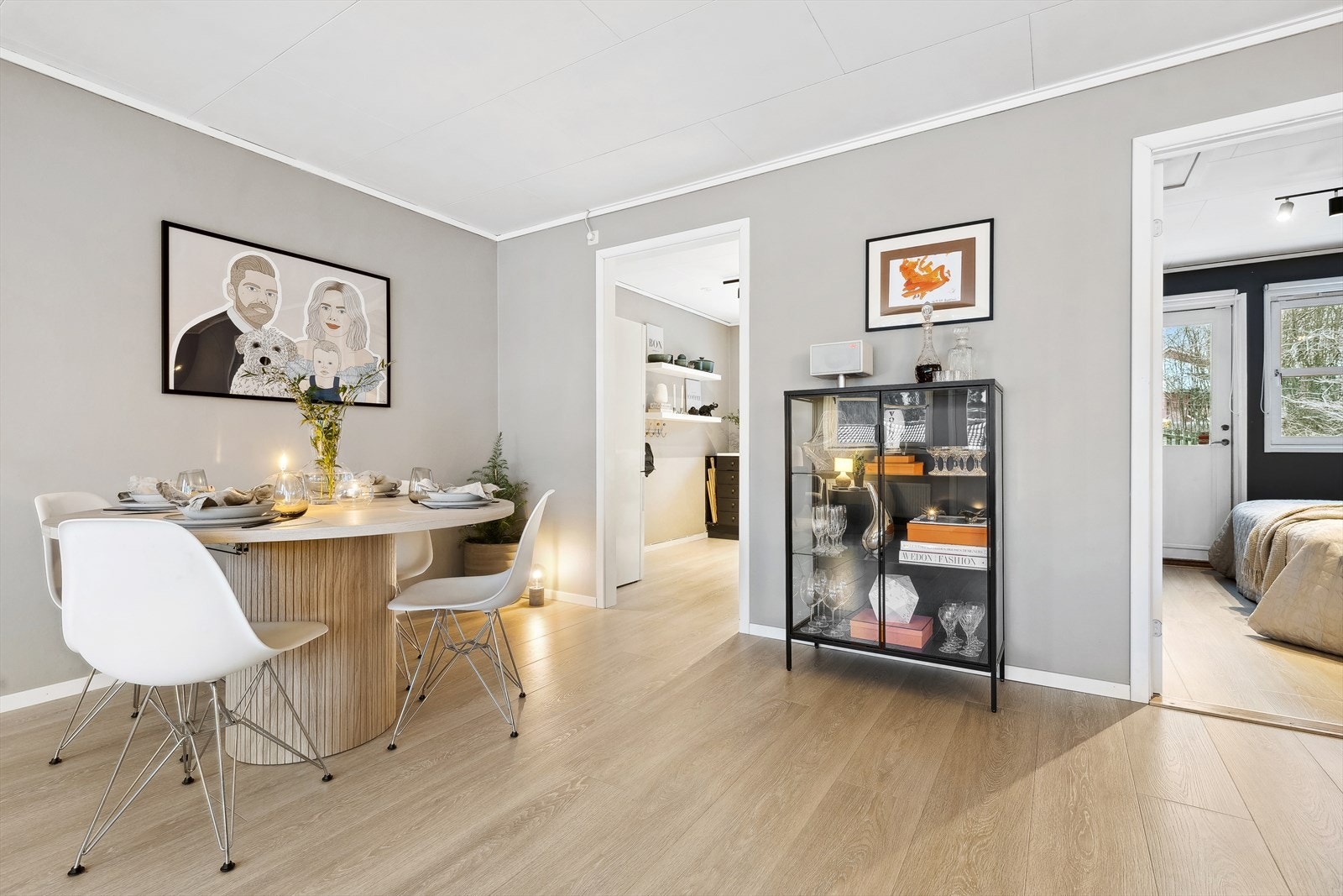 Adkomst til hovedsoverom med utgang til en fantastisk, skjermet uteplass med platting på 21m² Galleribilde