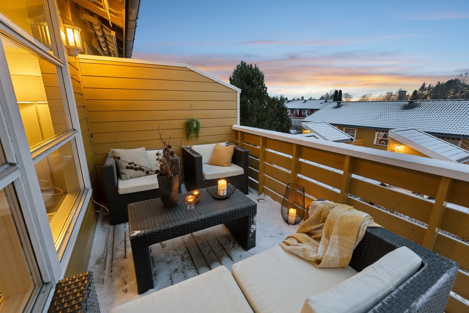 Delikat og innholdsrik familiebolig over 2 plan med 3 lune og idylliske uteplasser Galleribilde