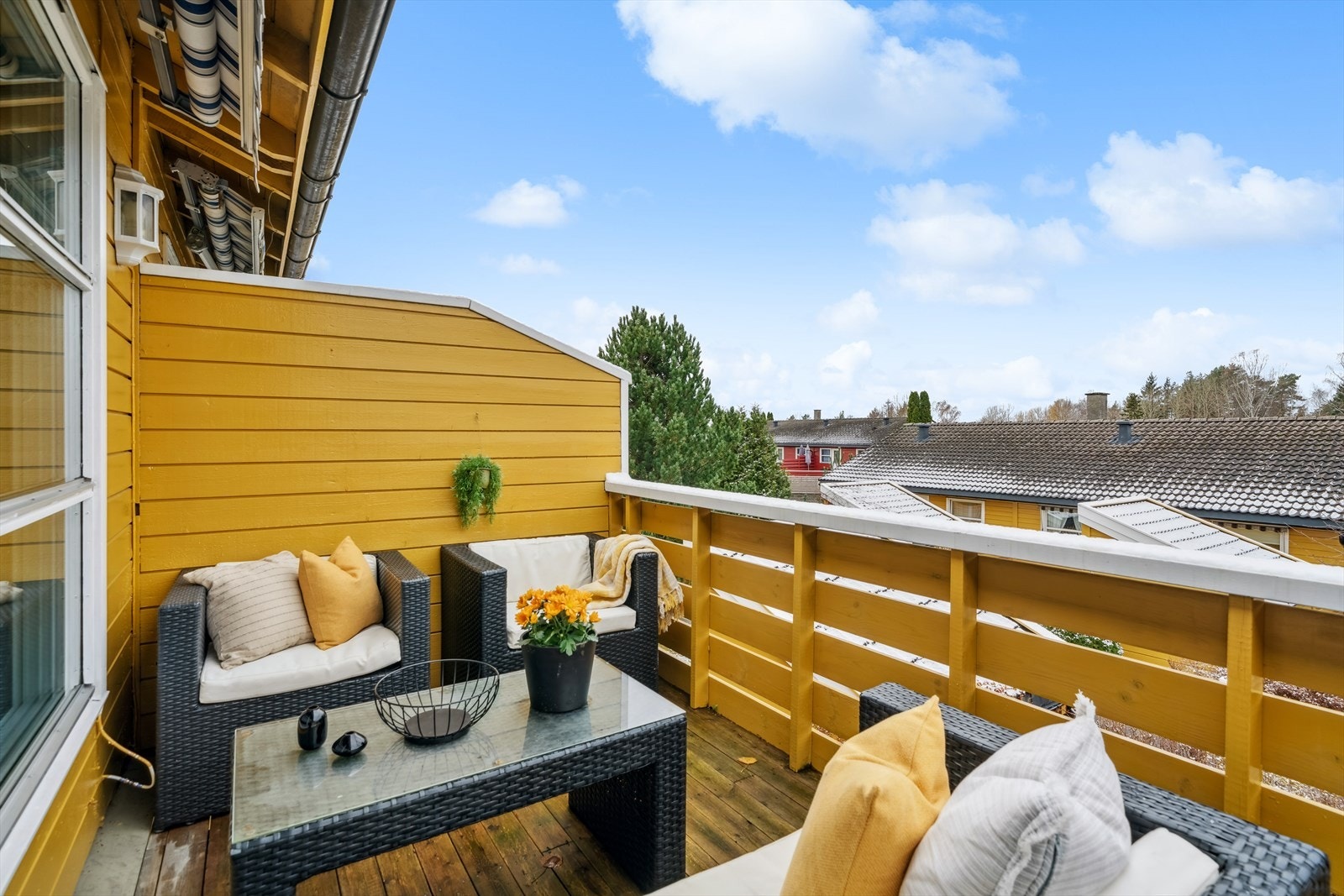 Fra stuen er det utgang til veranda på 12.5m² Galleribilde