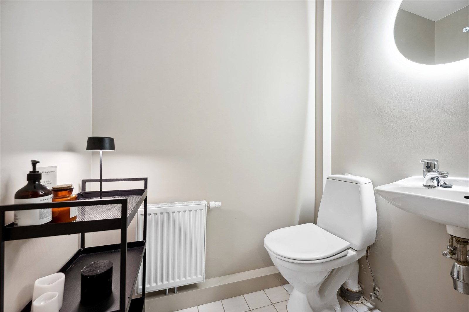 Svært praktisk med separat toalettrom Galleribilde